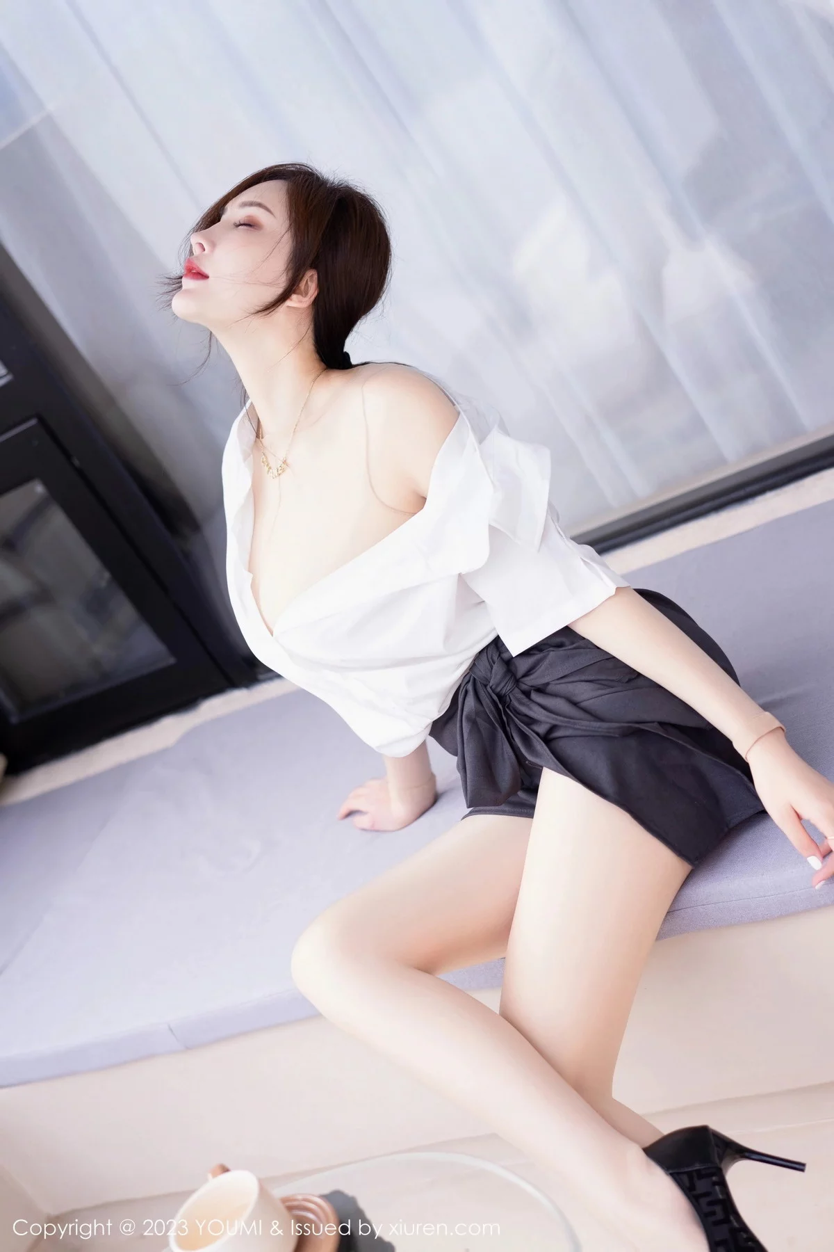Xgyw.Org_[YouMi尤蜜荟]Vol.998_女神Carol周妍希性感白T配黑短裙露超薄无内肉丝惹火诱惑写真73P