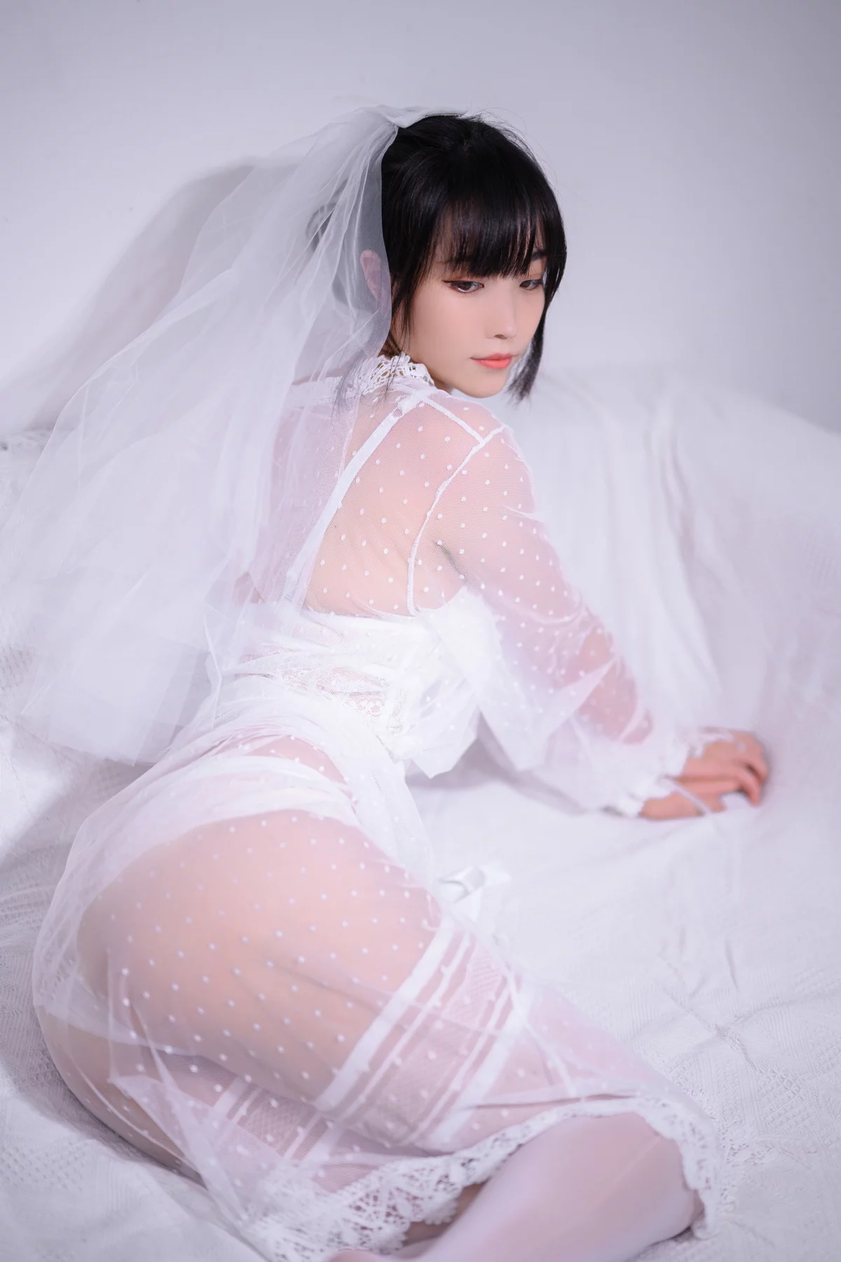 Xgyw.Org_网络美女汪知子婚纱主题性感白色薄透婚纱露白色蕾丝内衣秀完美身材诱惑写真35P