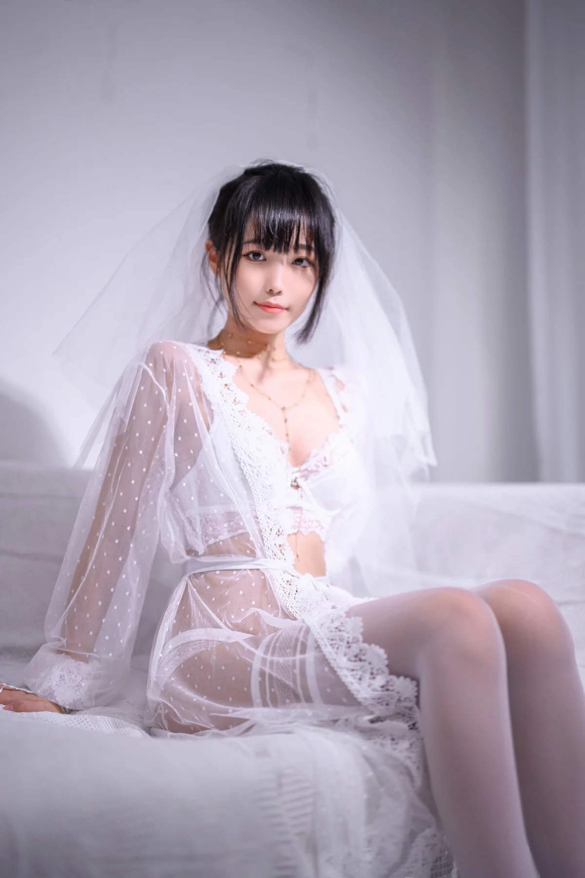 Xgyw.Org_网络美女汪知子婚纱主题性感白色薄透婚纱露白色蕾丝内衣秀完美身材诱惑写真35P