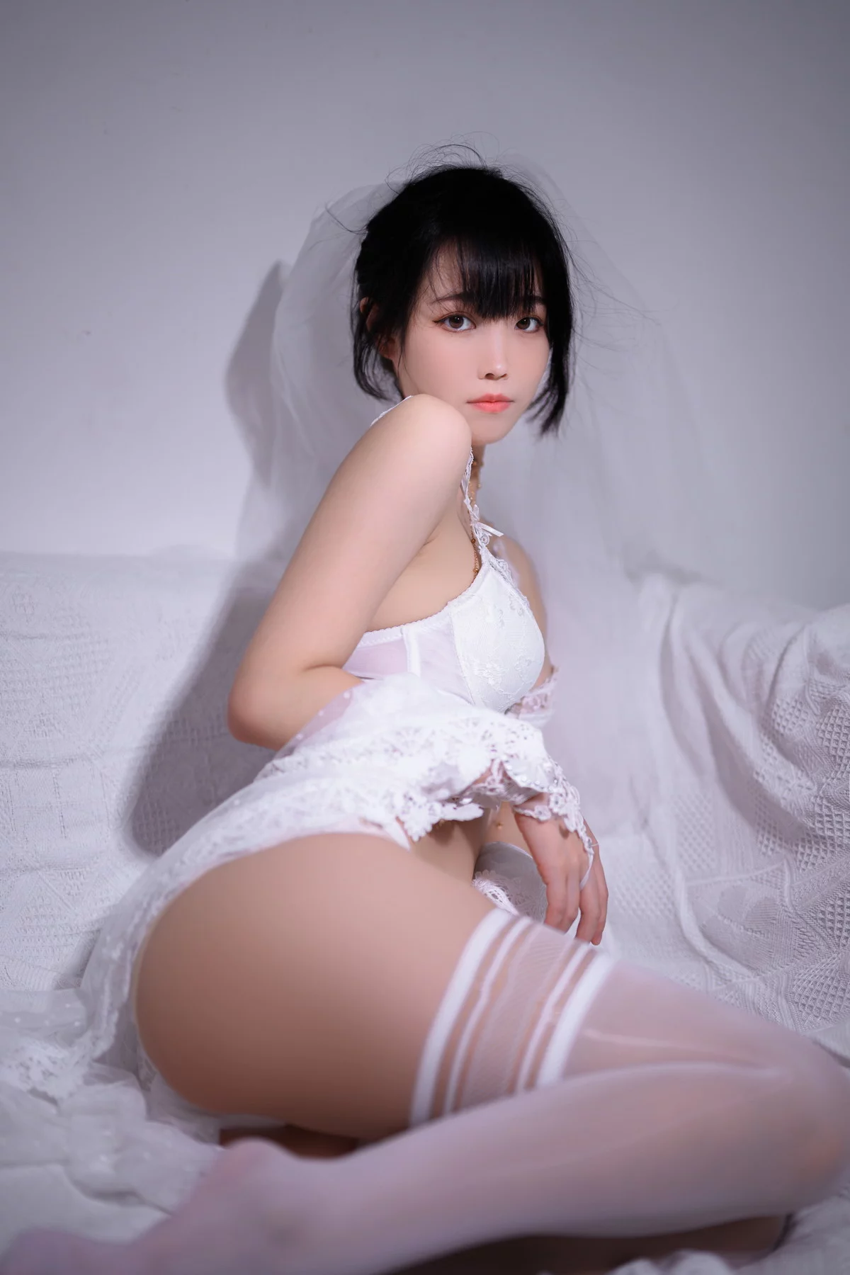 Xgyw.Org_网络美女汪知子婚纱主题性感白色薄透婚纱露白色蕾丝内衣秀完美身材诱惑写真35P