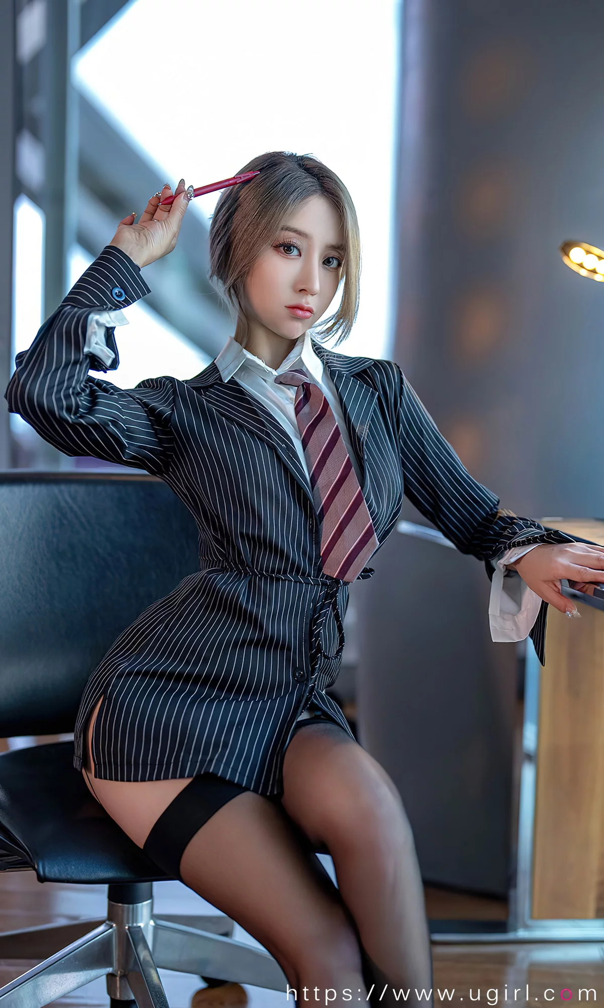 Xgyw.Org_[Ugirls爱尤物]No.2702_模特筱慧办公室OL制服性感紫色内衣配超薄黑丝完美诱惑写真35P