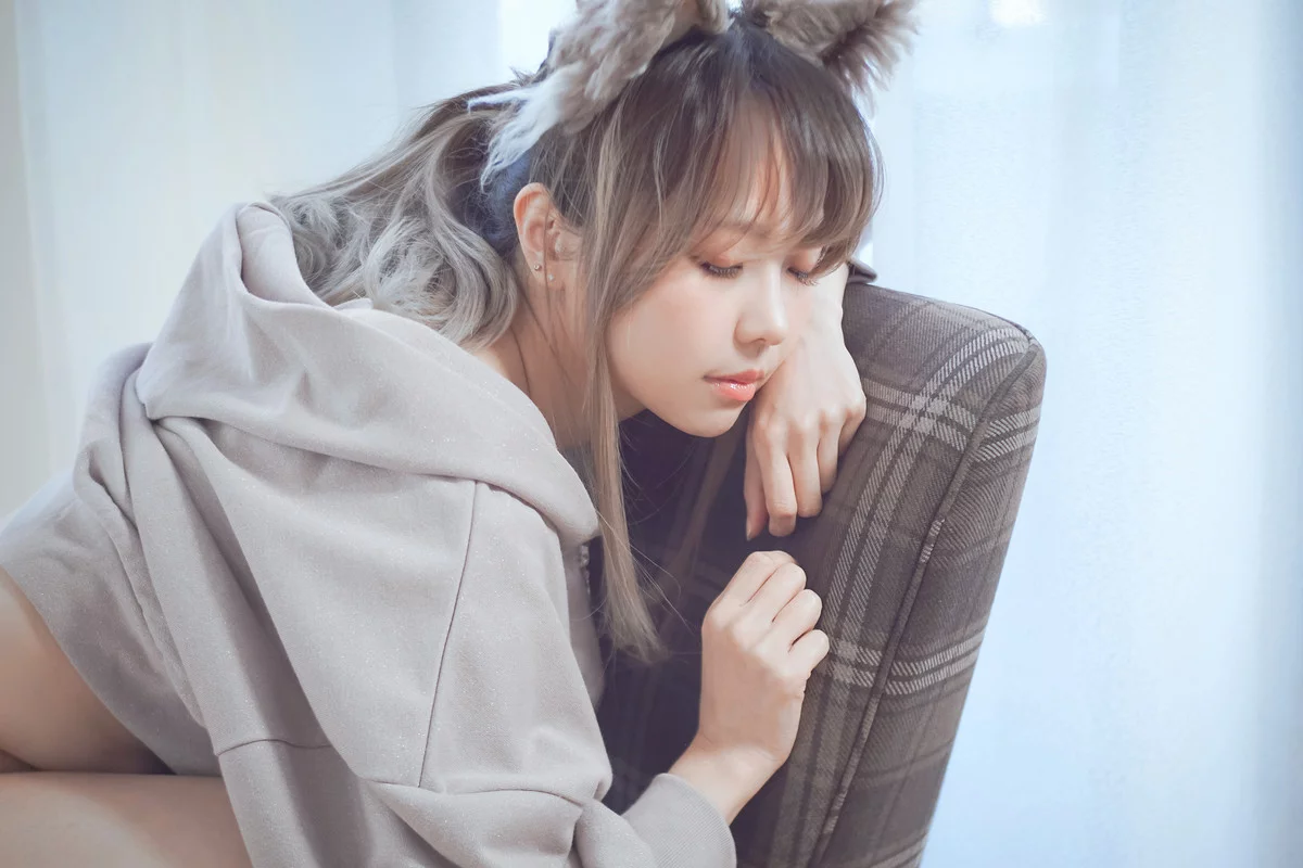 Xgyw.Org_Coser妹子Ely_eee-Stay Home with Me主题居家狐狸装扮性感白衬衫秀美腿诱惑写真166P