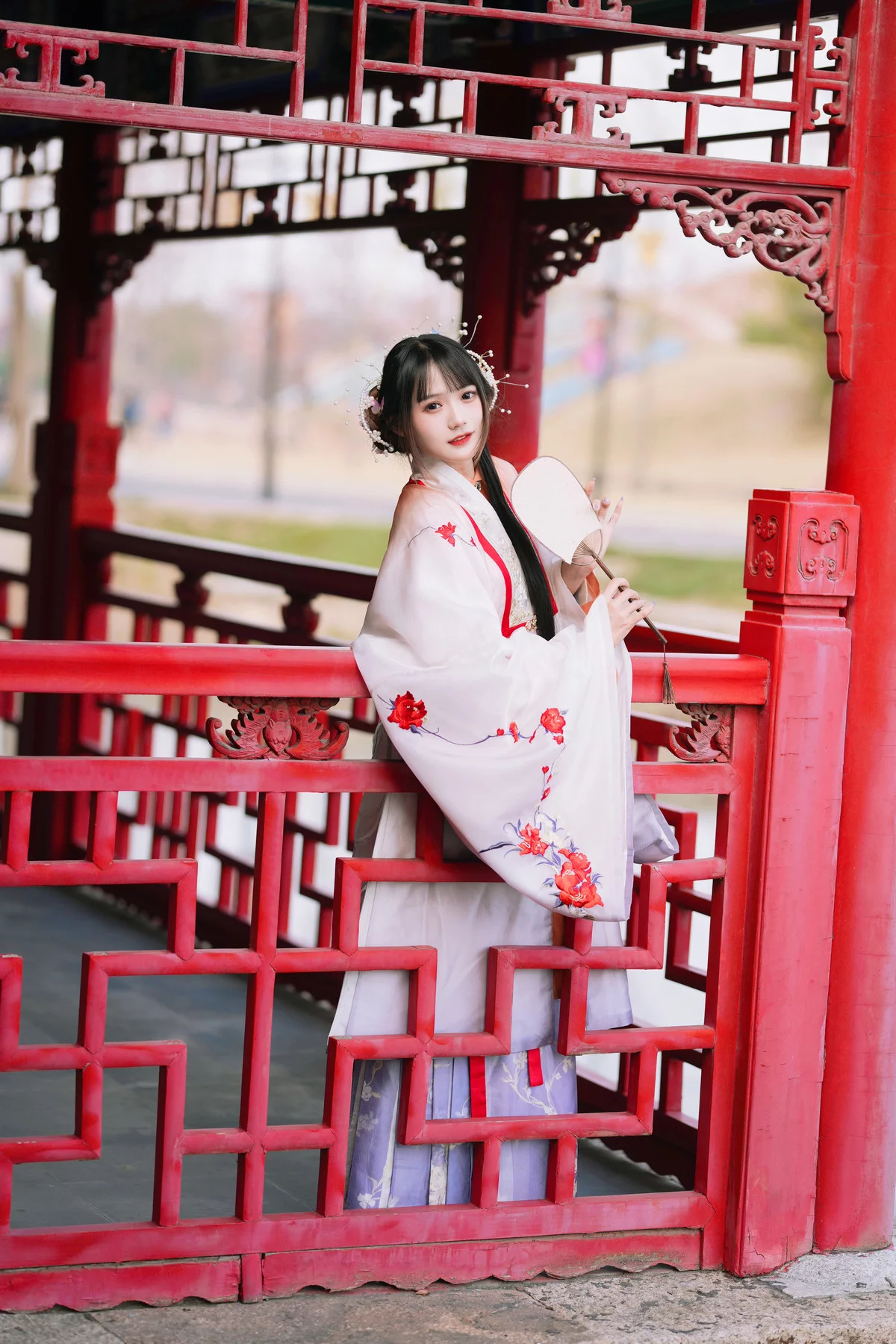 Xgyw.Org_Coser美女兔子Zzz不吃胡萝卜红叶新赋主题古典风汉服装秀曼妙身姿靓丽迷人写真36P