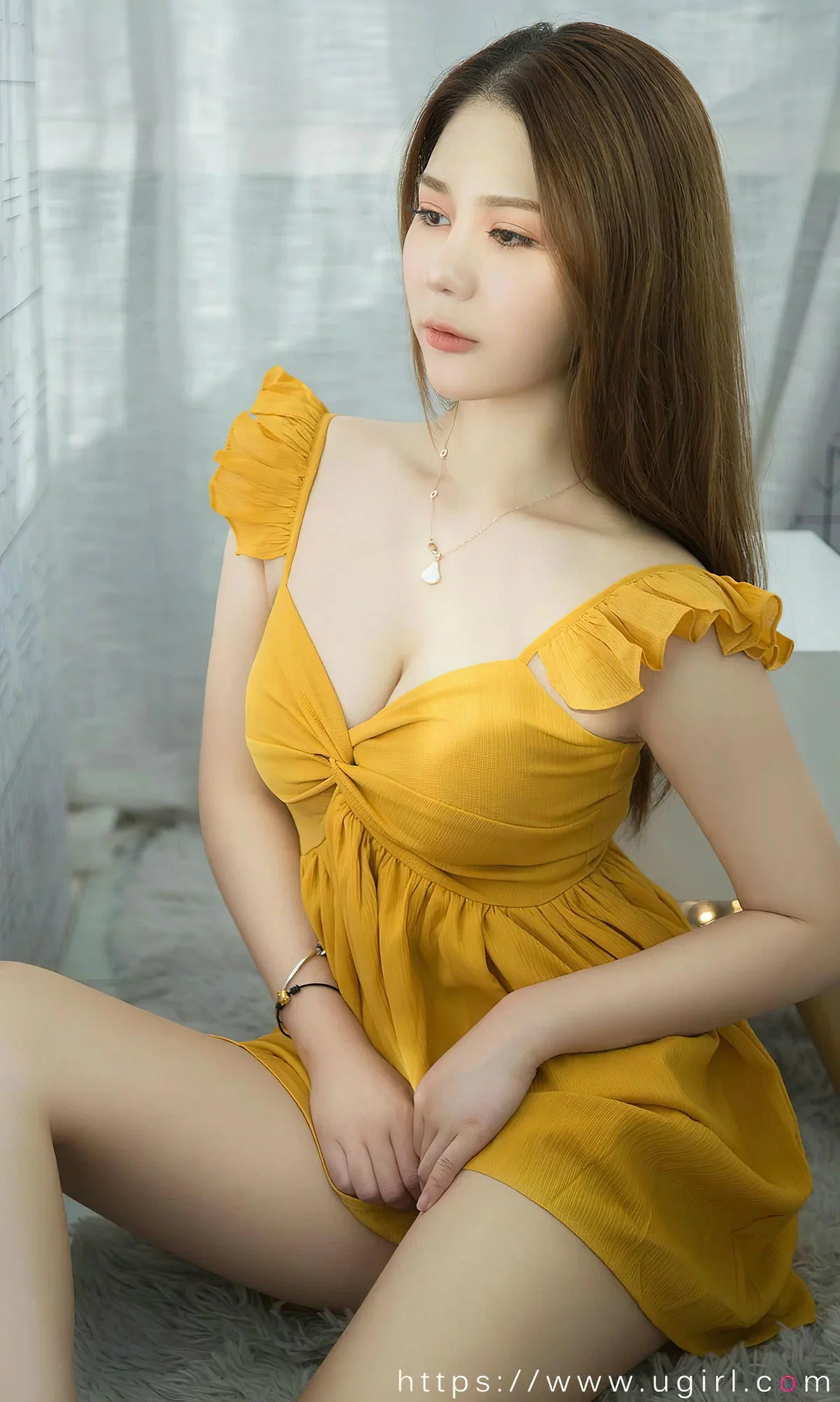 Xgyw.Org_[Ugirls爱尤物]No.2733_模特如歌性感黄色吊带连衣短裙露黑色蕾丝内裤迷人诱惑写真35P