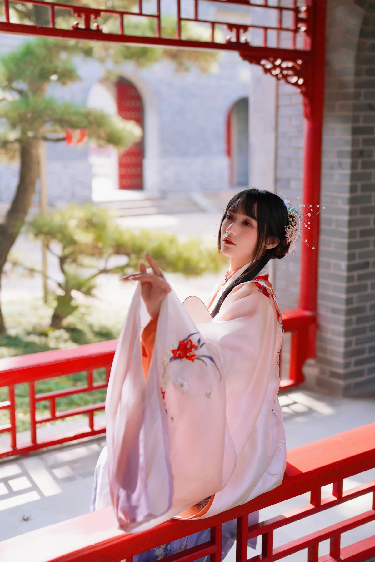 Xgyw.Org_Coser美女兔子Zzz不吃胡萝卜红叶新赋主题古典风汉服装秀曼妙身姿靓丽迷人写真36P