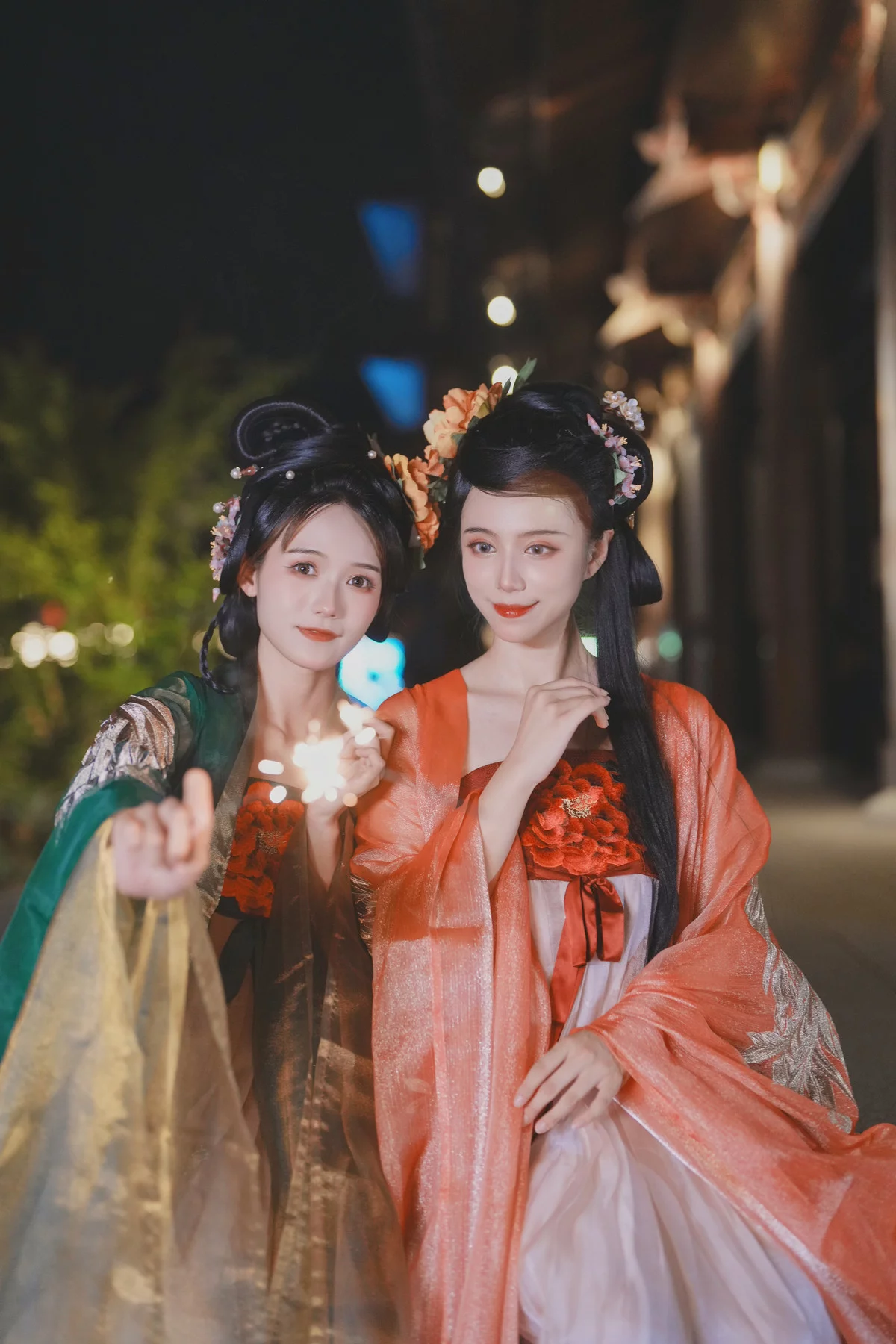Xgyw.Org_Coser美女兔子Zzz不吃胡萝卜夜游灯会主题户外性感姐妹花古典薄纱长裙迷人写真33P