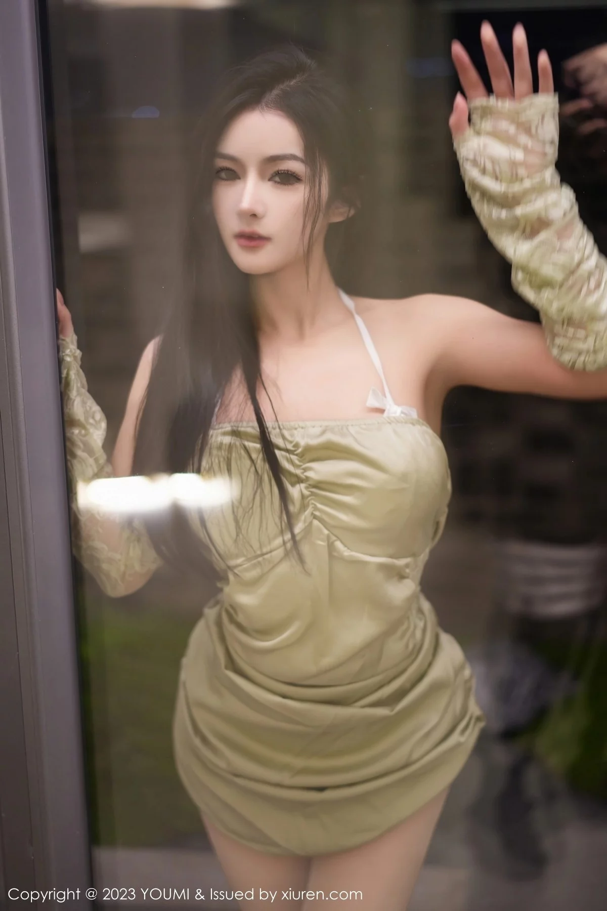 Xgyw.Org_[YouMi尤蜜荟]Vol.1006_模特谭小灵性感果绿连衣裙露白色蕾丝内衣秀惹火身段诱惑写真77P