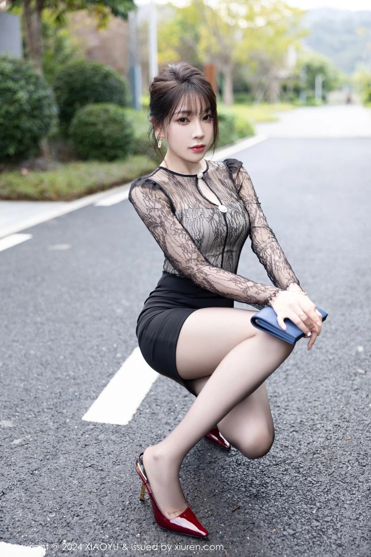 Xgyw.Org_[XiaoYu画语界]Vol.1181_女神徐莉芝Booty黑色轻透连衣裙露蓝色内衣秀曼妙身姿诱惑写真84P