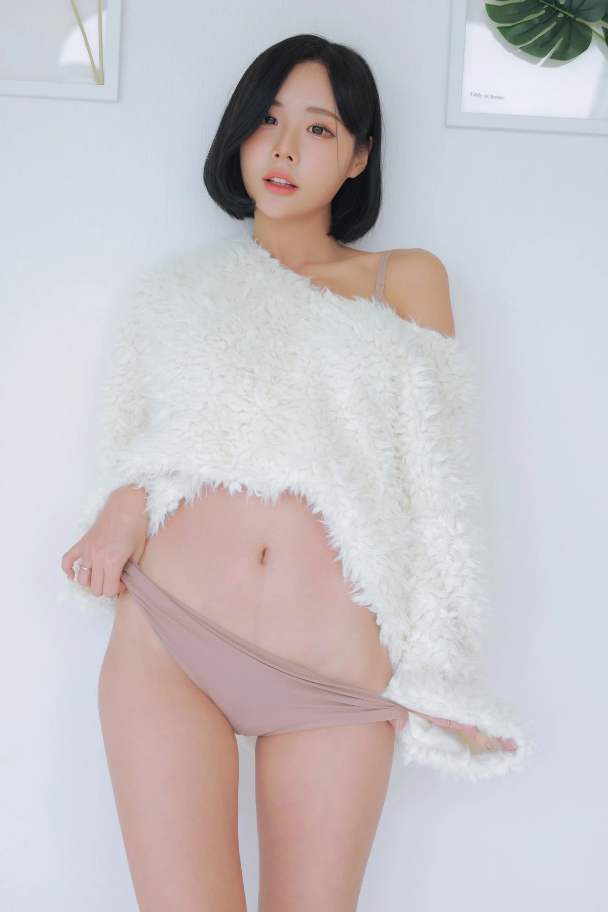 Xgyw.Org_韩国美女模特Habin内衣和视频04主题性感白色绒毛披风秀完美身材迷人诱惑写真76P