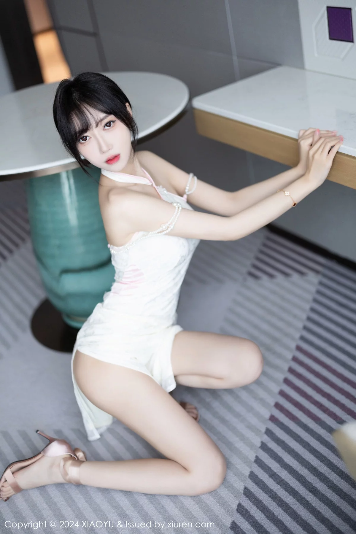 Xgyw.Org_[XiaoYu画语界]Vol.1186_模特玥儿玥er性感白色情趣旗袍配原色丝袜秀曼妙身姿诱惑写真83P