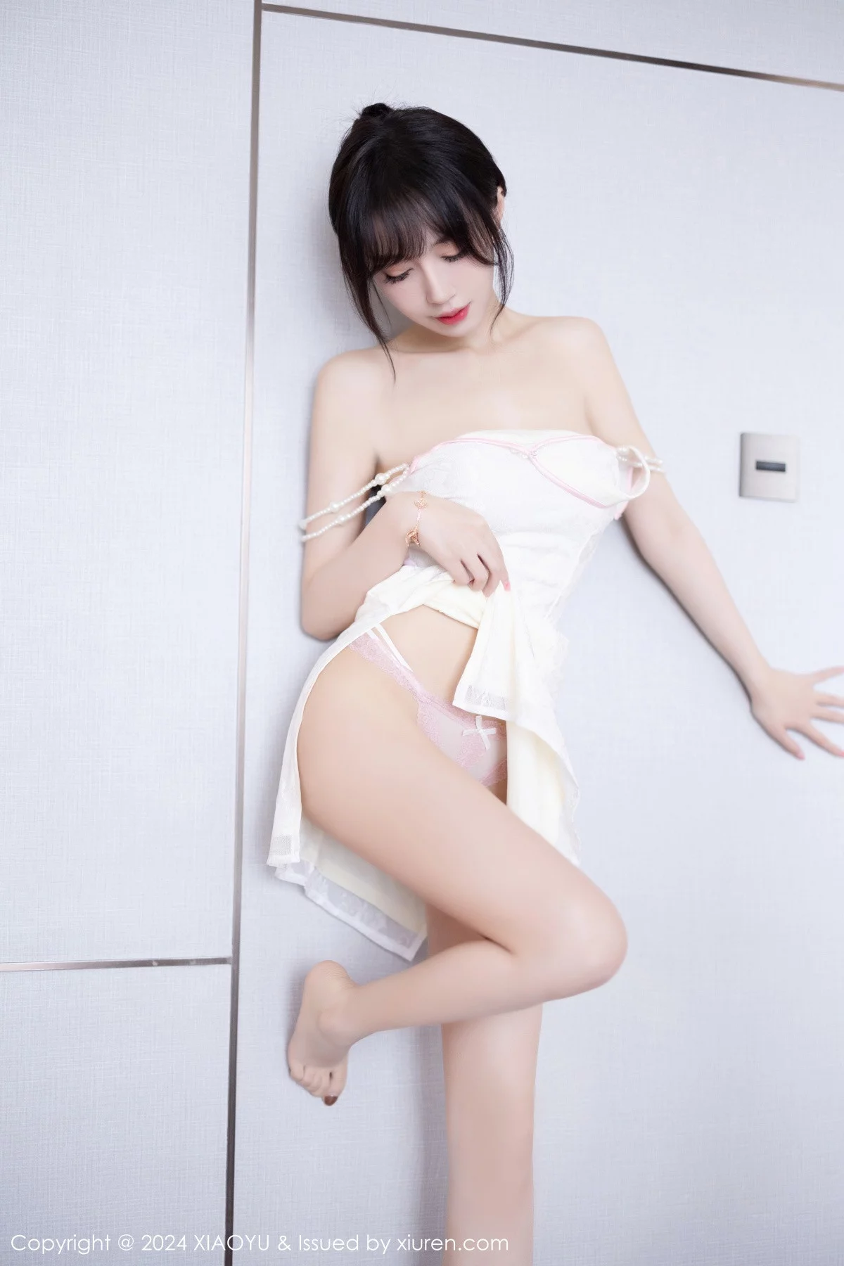 Xgyw.Org_[XiaoYu画语界]Vol.1186_模特玥儿玥er性感白色情趣旗袍配原色丝袜秀曼妙身姿诱惑写真83P