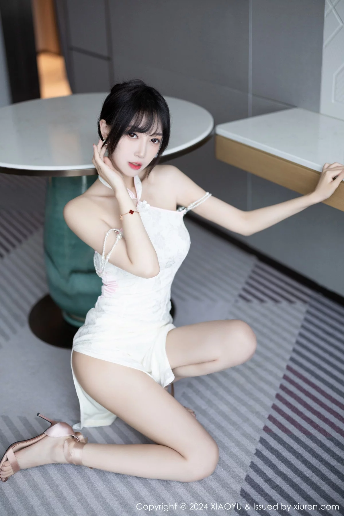 Xgyw.Org_[XiaoYu画语界]Vol.1186_模特玥儿玥er性感白色情趣旗袍配原色丝袜秀曼妙身姿诱惑写真83P