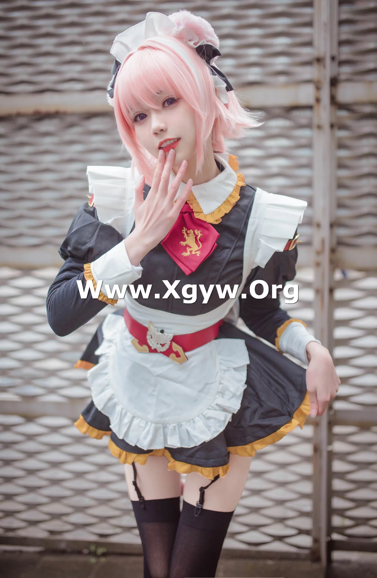 Xgyw.Org_Coser美女你的负卿阿福女仆主题户外性感黑白女仆装配黑丝吊袜秀修长美腿诱惑写真28P