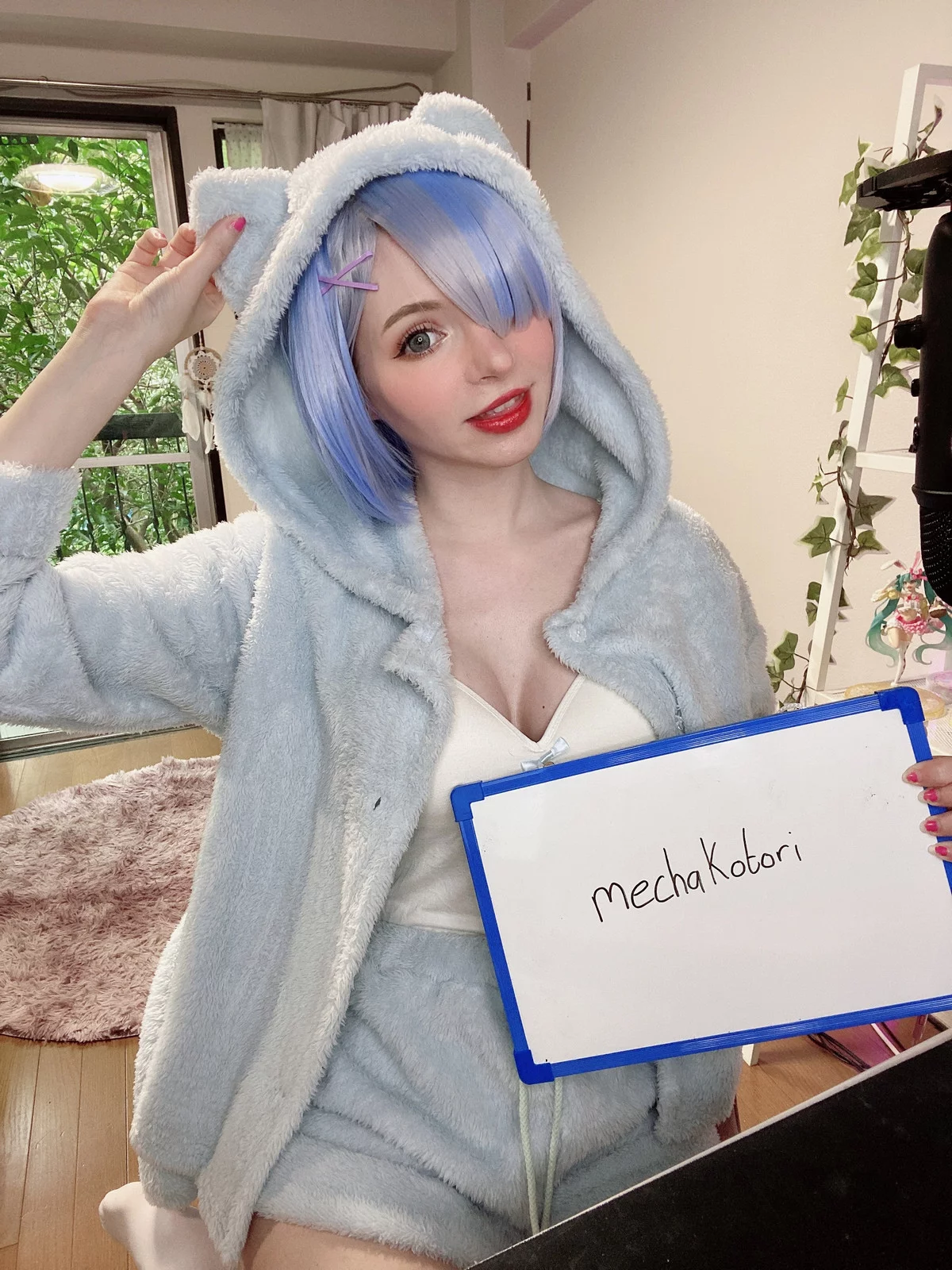 Xgyw.Org_爱尔兰萝莉美女Peach Milky-Fansigns(Mirrored)主题灰色绒毛睡衣配白丝袜迷人诱惑写真65P