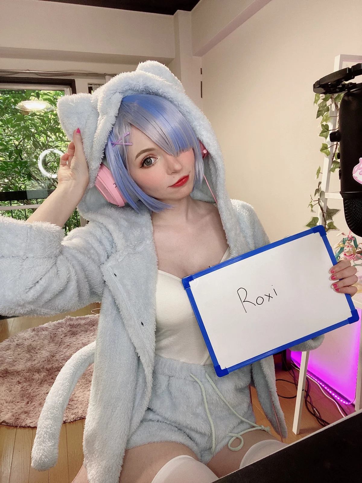 Xgyw.Org_爱尔兰萝莉美女Peach Milky-Fansigns(Mirrored)主题灰色绒毛睡衣配白丝袜迷人诱惑写真65P