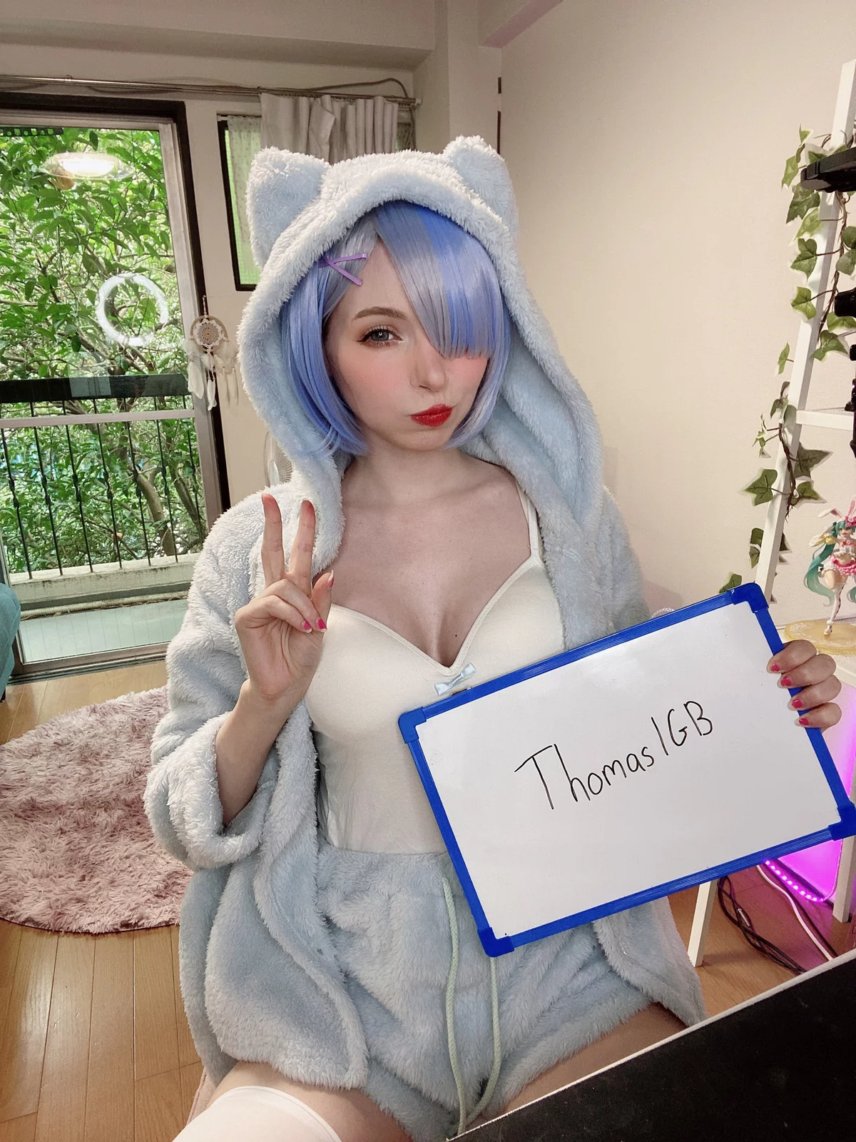 Xgyw.Org_爱尔兰萝莉美女Peach Milky-Fansigns(Mirrored)主题灰色绒毛睡衣配白丝袜迷人诱惑写真65P
