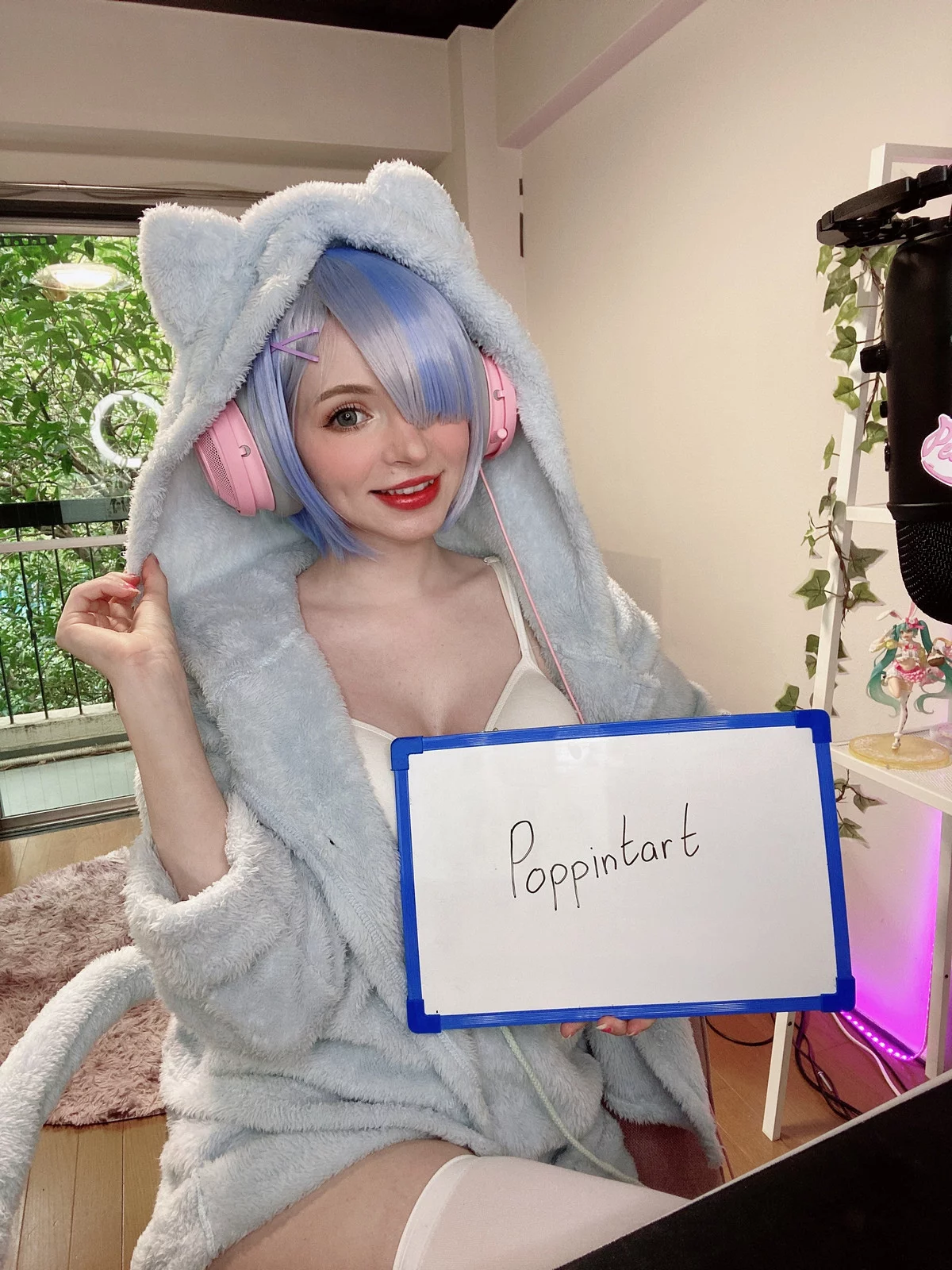 Xgyw.Org_爱尔兰萝莉美女Peach Milky-Fansigns(Mirrored)主题灰色绒毛睡衣配白丝袜迷人诱惑写真65P
