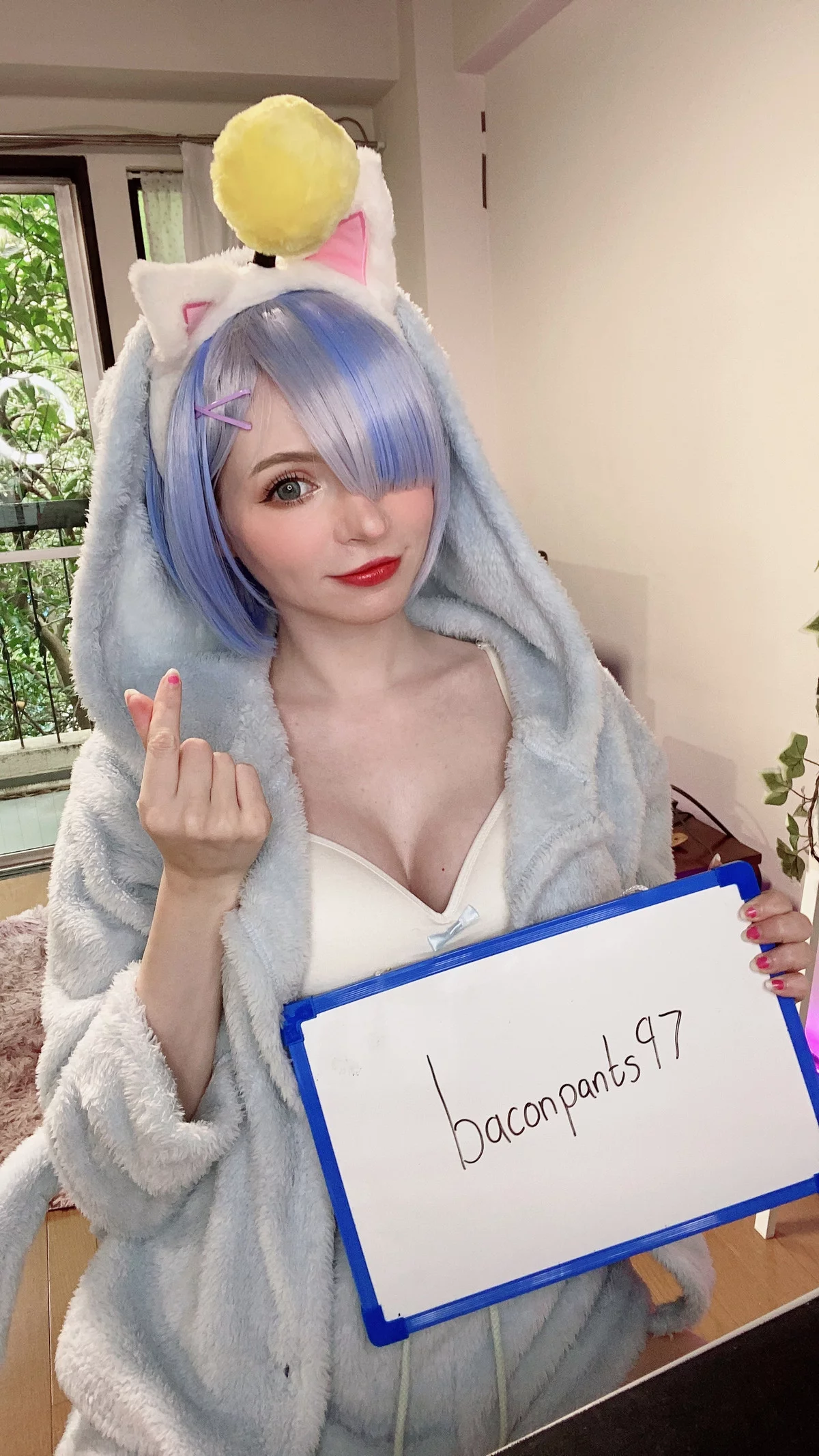 Xgyw.Org_爱尔兰萝莉美女Peach Milky-Fansigns(Mirrored)主题灰色绒毛睡衣配白丝袜迷人诱惑写真65P