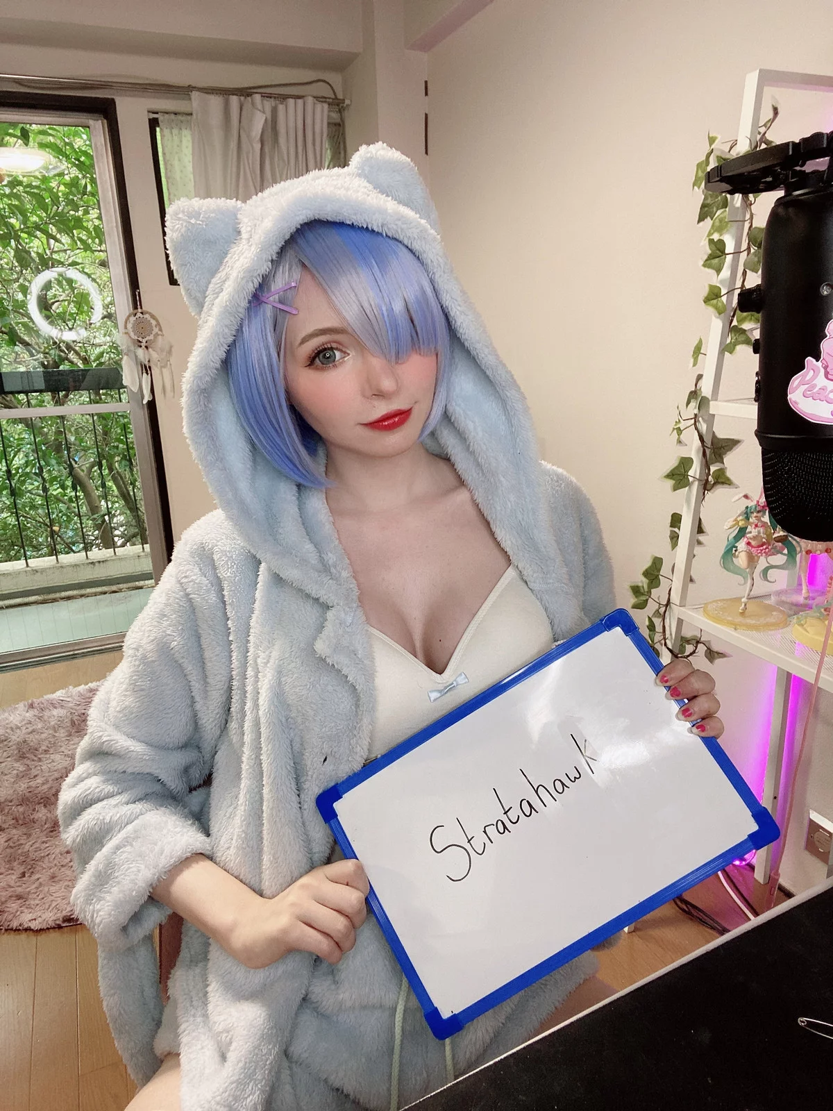 Xgyw.Org_爱尔兰萝莉美女Peach Milky-Fansigns(Mirrored)主题灰色绒毛睡衣配白丝袜迷人诱惑写真65P