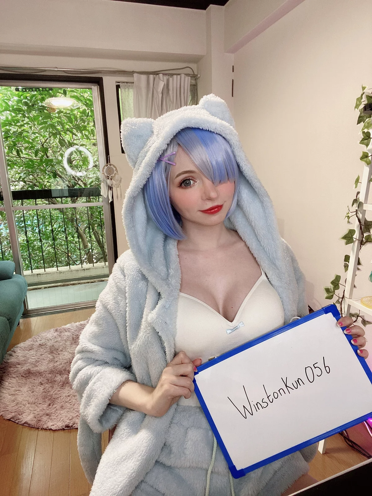 Xgyw.Org_爱尔兰萝莉美女Peach Milky-Fansigns(Mirrored)主题灰色绒毛睡衣配白丝袜迷人诱惑写真65P
