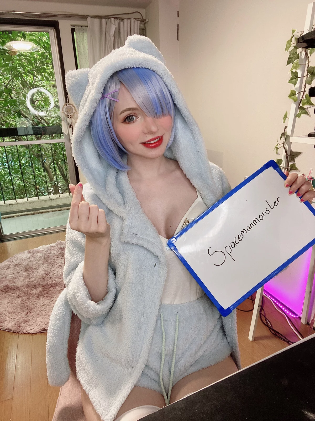 Xgyw.Org_爱尔兰萝莉美女Peach Milky-Fansigns(Mirrored)主题灰色绒毛睡衣配白丝袜迷人诱惑写真65P