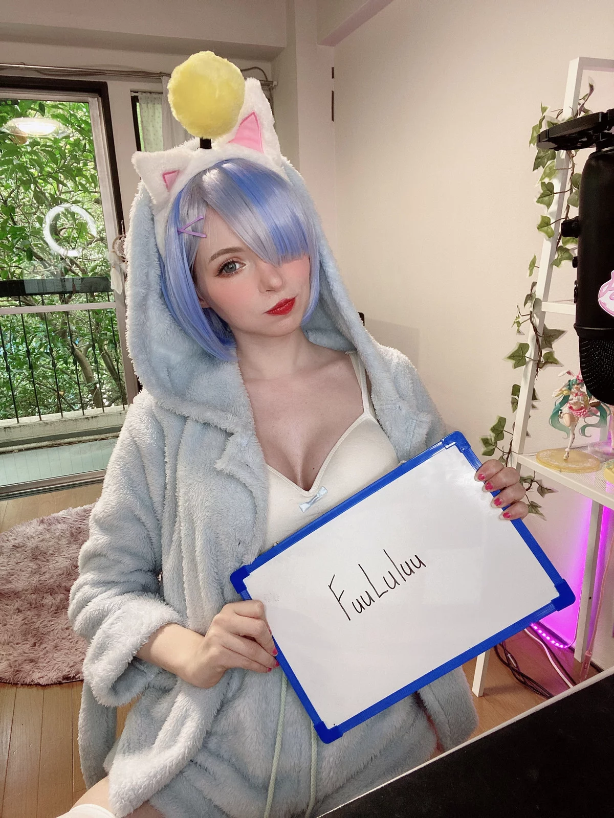 Xgyw.Org_爱尔兰萝莉美女Peach Milky-Fansigns(Mirrored)主题灰色绒毛睡衣配白丝袜迷人诱惑写真65P