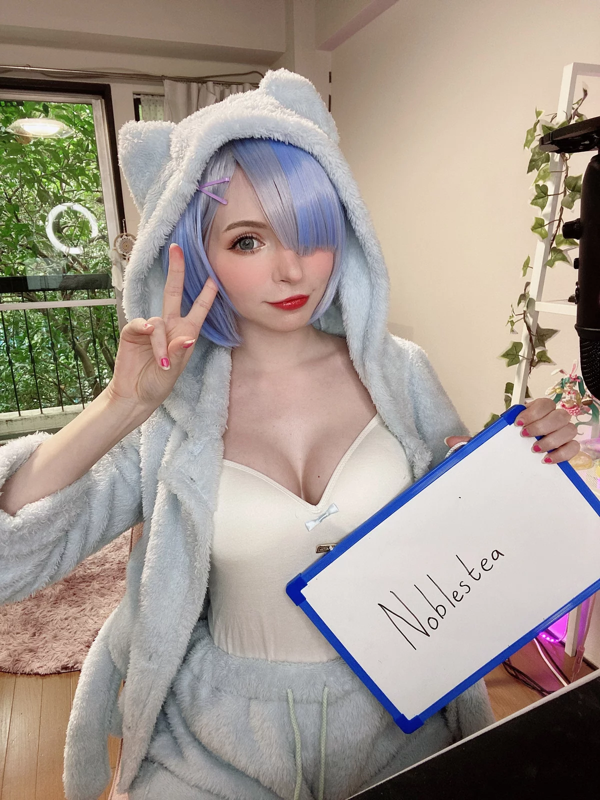 Xgyw.Org_爱尔兰萝莉美女Peach Milky-Fansigns(Mirrored)主题灰色绒毛睡衣配白丝袜迷人诱惑写真65P