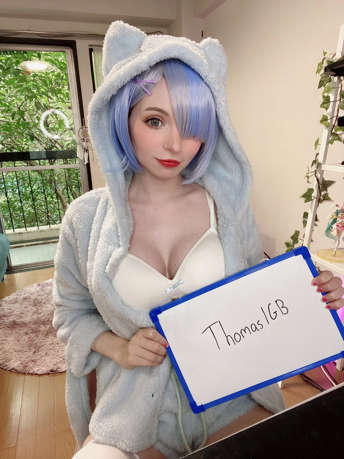 Xgyw.Org_爱尔兰萝莉美女Peach Milky-Fansigns(Mirrored)主题灰色绒毛睡衣配白丝袜迷人诱惑写真65P