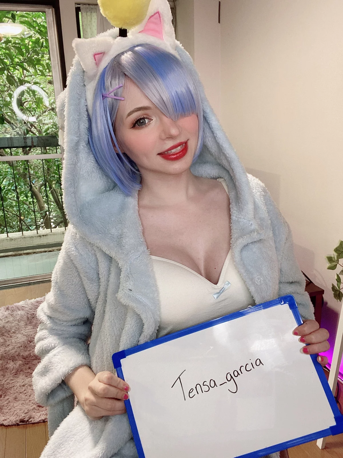 Xgyw.Org_爱尔兰萝莉美女Peach Milky-Fansigns(Mirrored)主题灰色绒毛睡衣配白丝袜迷人诱惑写真65P
