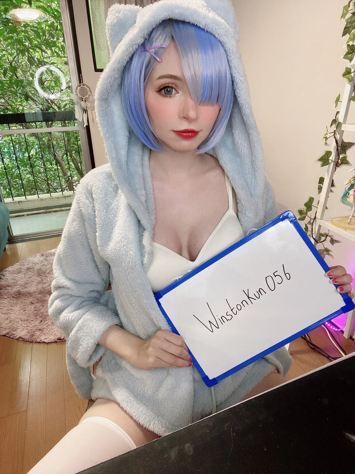Xgyw.Org_爱尔兰萝莉美女Peach Milky-Fansigns(Mirrored)主题灰色绒毛睡衣配白丝袜迷人诱惑写真65P