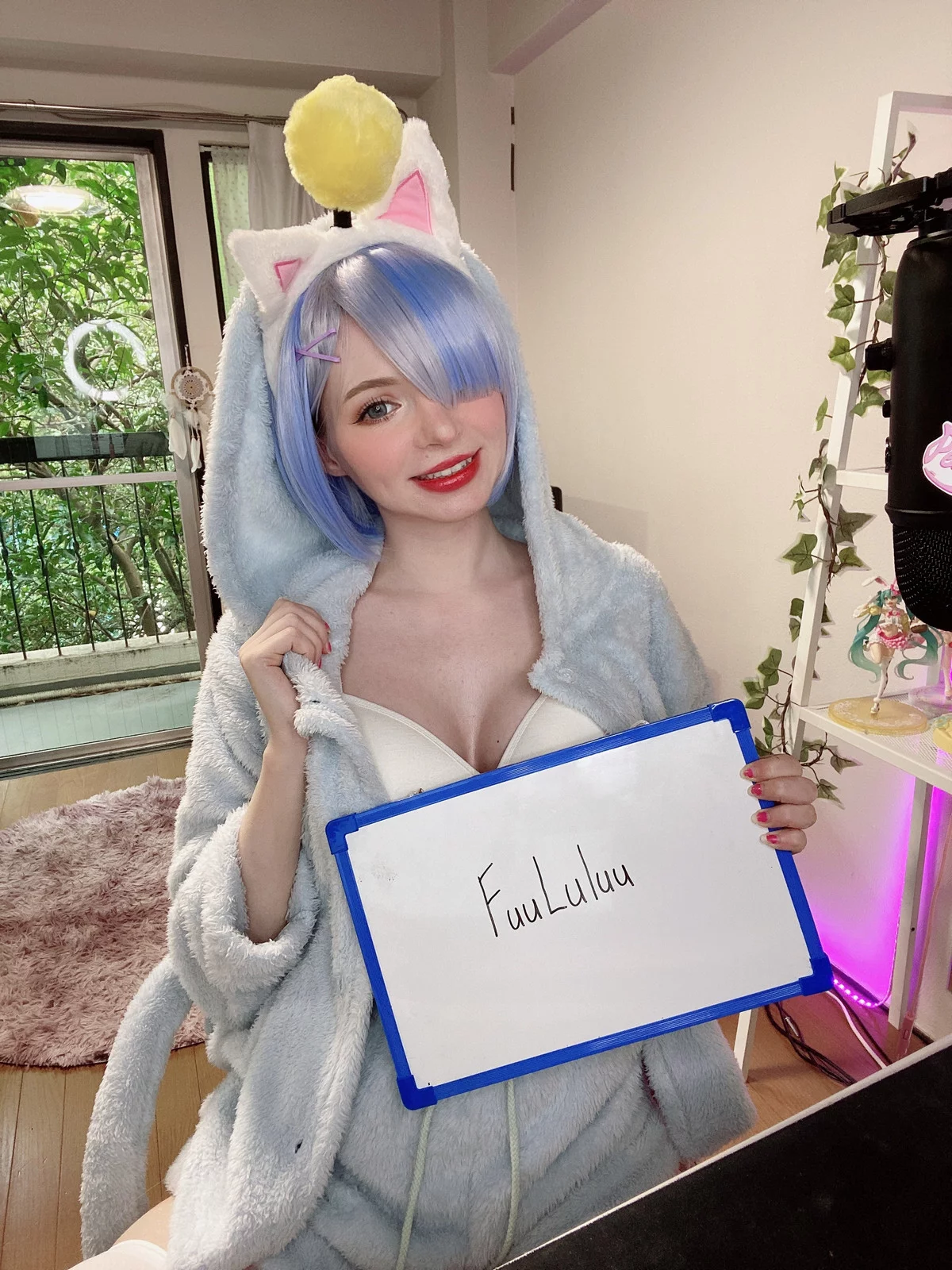 Xgyw.Org_爱尔兰萝莉美女Peach Milky-Fansigns(Mirrored)主题灰色绒毛睡衣配白丝袜迷人诱惑写真65P