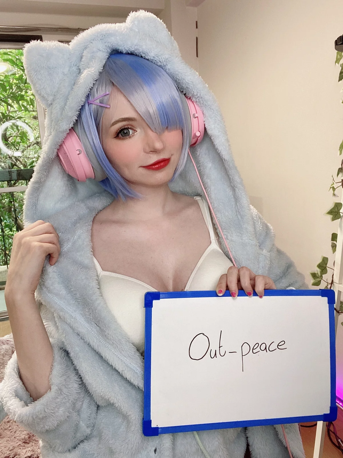 Xgyw.Org_爱尔兰萝莉美女Peach Milky-Fansigns(Mirrored)主题灰色绒毛睡衣配白丝袜迷人诱惑写真65P