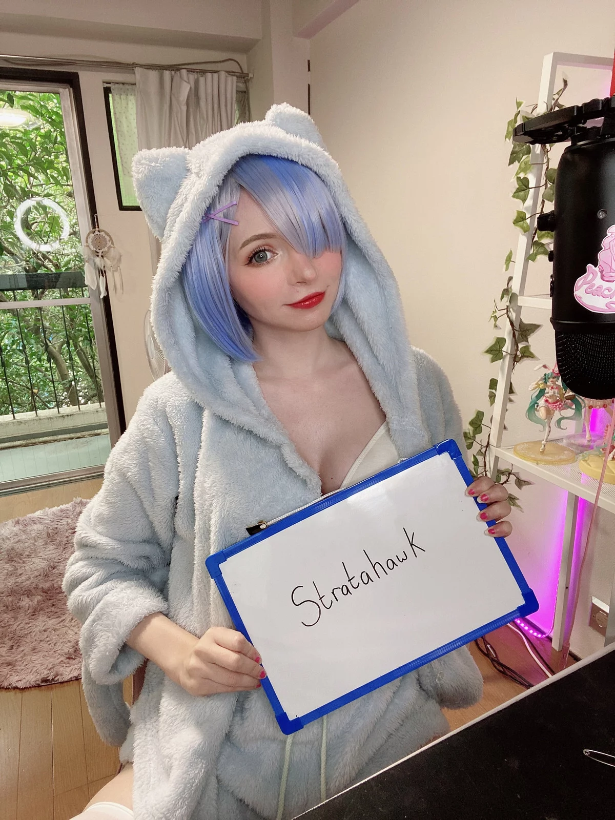 Xgyw.Org_爱尔兰萝莉美女Peach Milky-Fansigns(Mirrored)主题灰色绒毛睡衣配白丝袜迷人诱惑写真65P