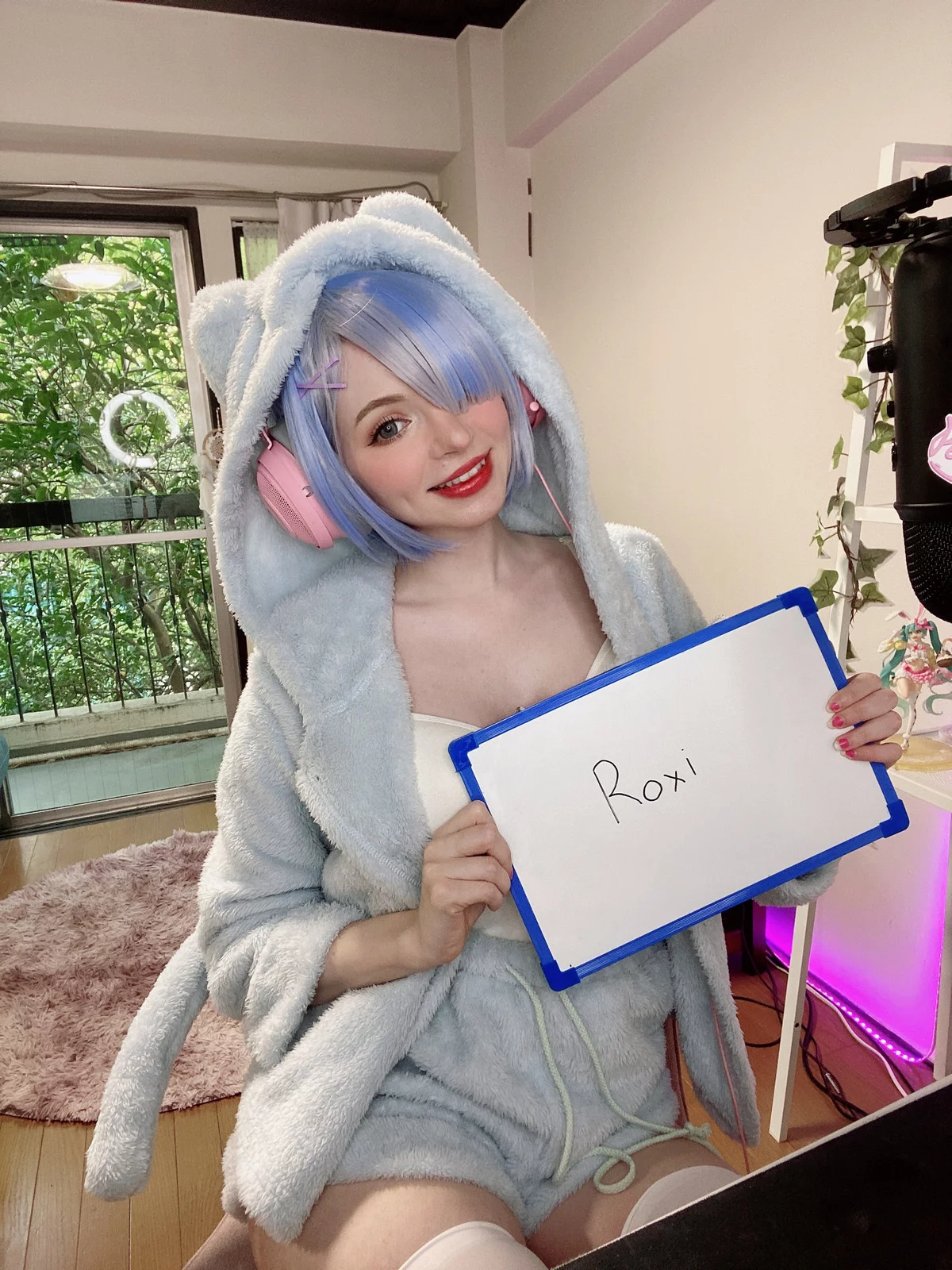 Xgyw.Org_爱尔兰萝莉美女Peach Milky-Fansigns(Mirrored)主题灰色绒毛睡衣配白丝袜迷人诱惑写真65P