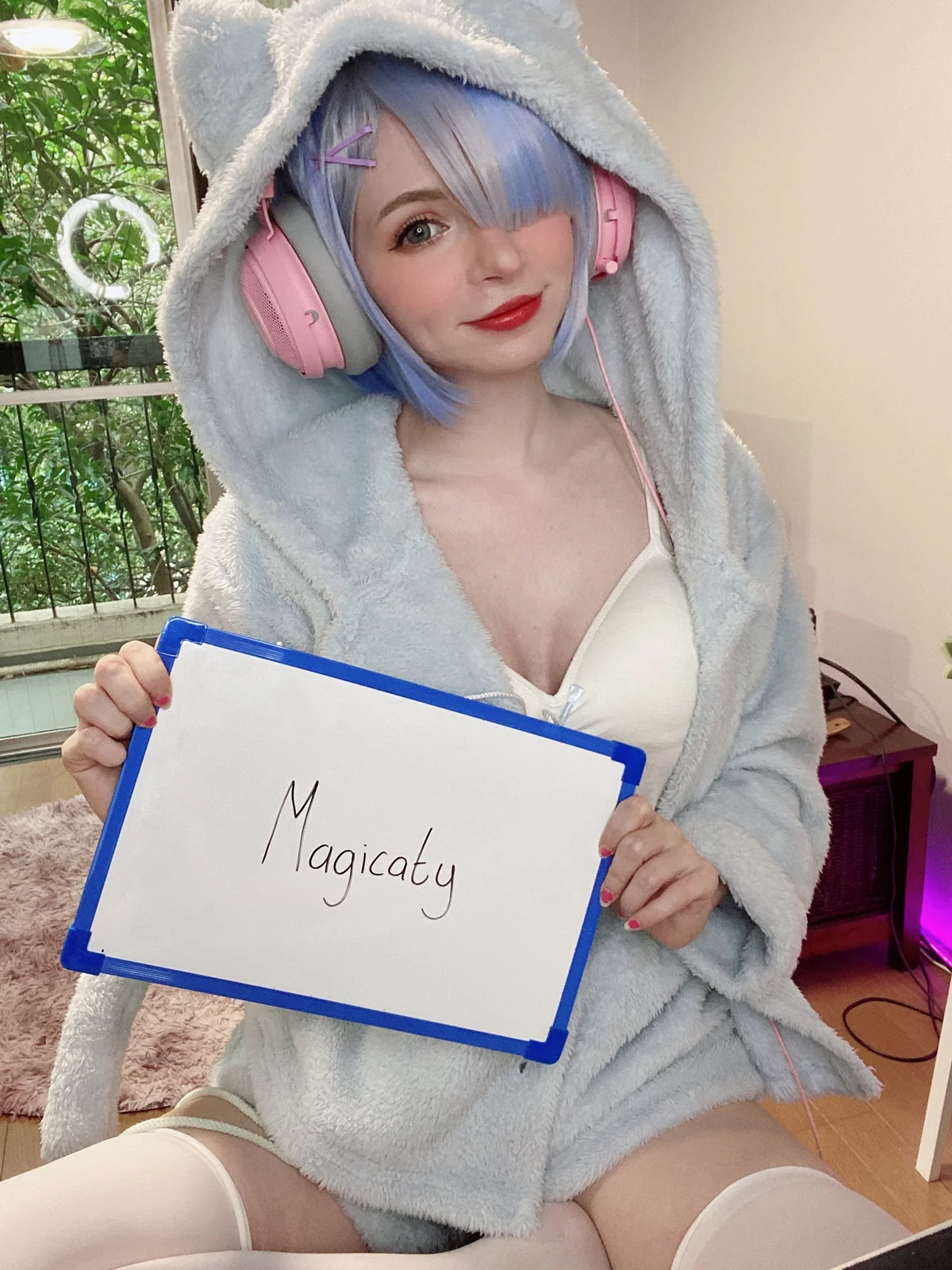 Xgyw.Org_爱尔兰萝莉美女Peach Milky-Fansigns(Mirrored)主题灰色绒毛睡衣配白丝袜迷人诱惑写真65P