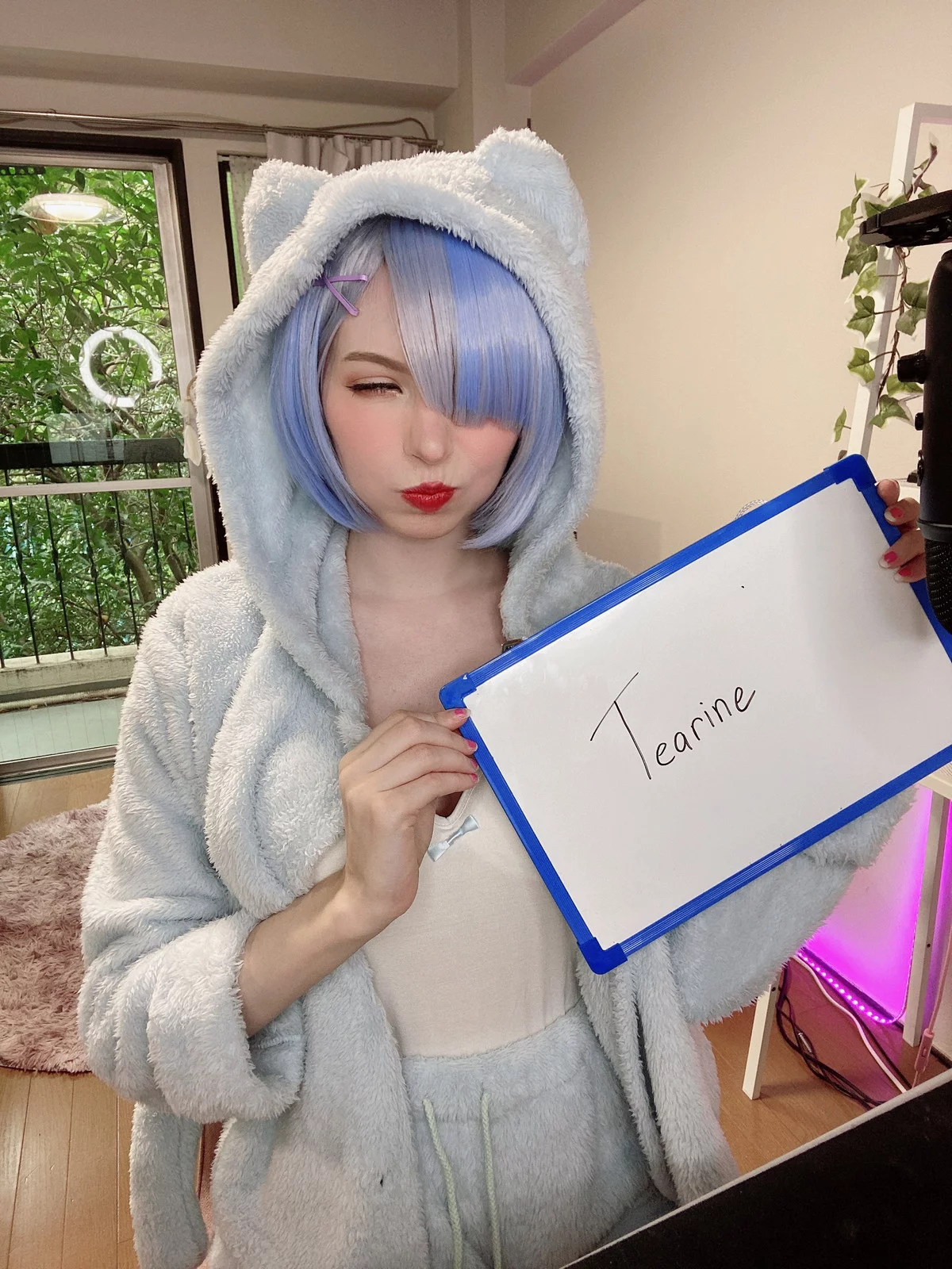 Xgyw.Org_爱尔兰萝莉美女Peach Milky-Fansigns(Mirrored)主题灰色绒毛睡衣配白丝袜迷人诱惑写真65P
