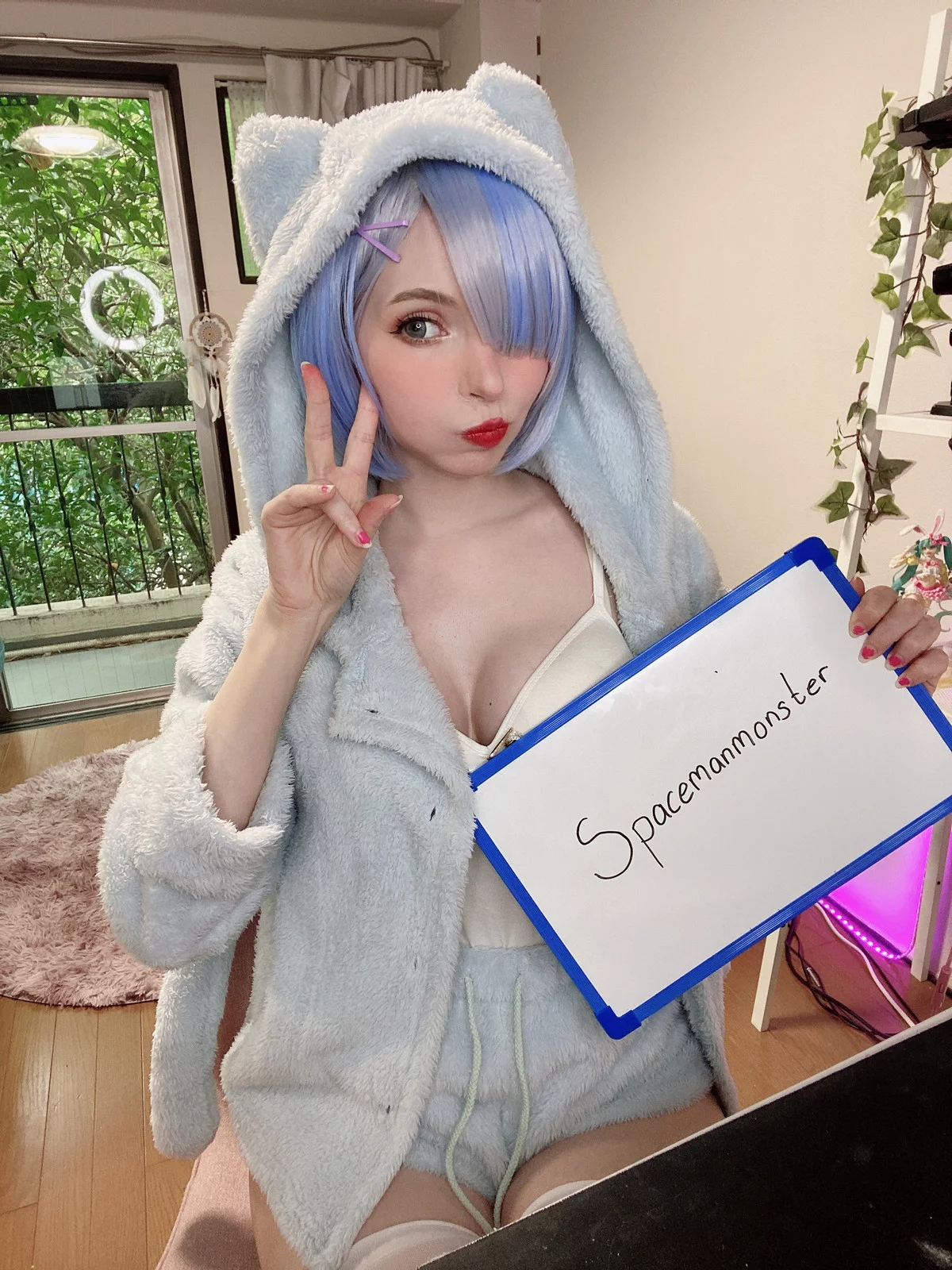 Xgyw.Org_爱尔兰萝莉美女Peach Milky-Fansigns(Mirrored)主题灰色绒毛睡衣配白丝袜迷人诱惑写真65P