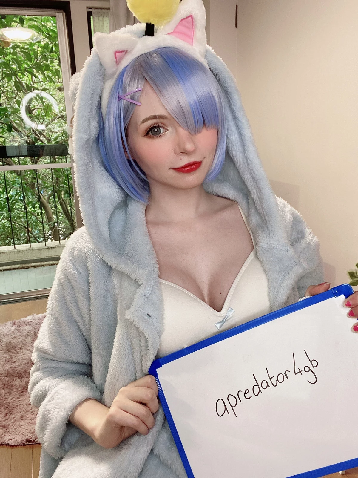 Xgyw.Org_爱尔兰萝莉美女Peach Milky-Fansigns(Mirrored)主题灰色绒毛睡衣配白丝袜迷人诱惑写真65P