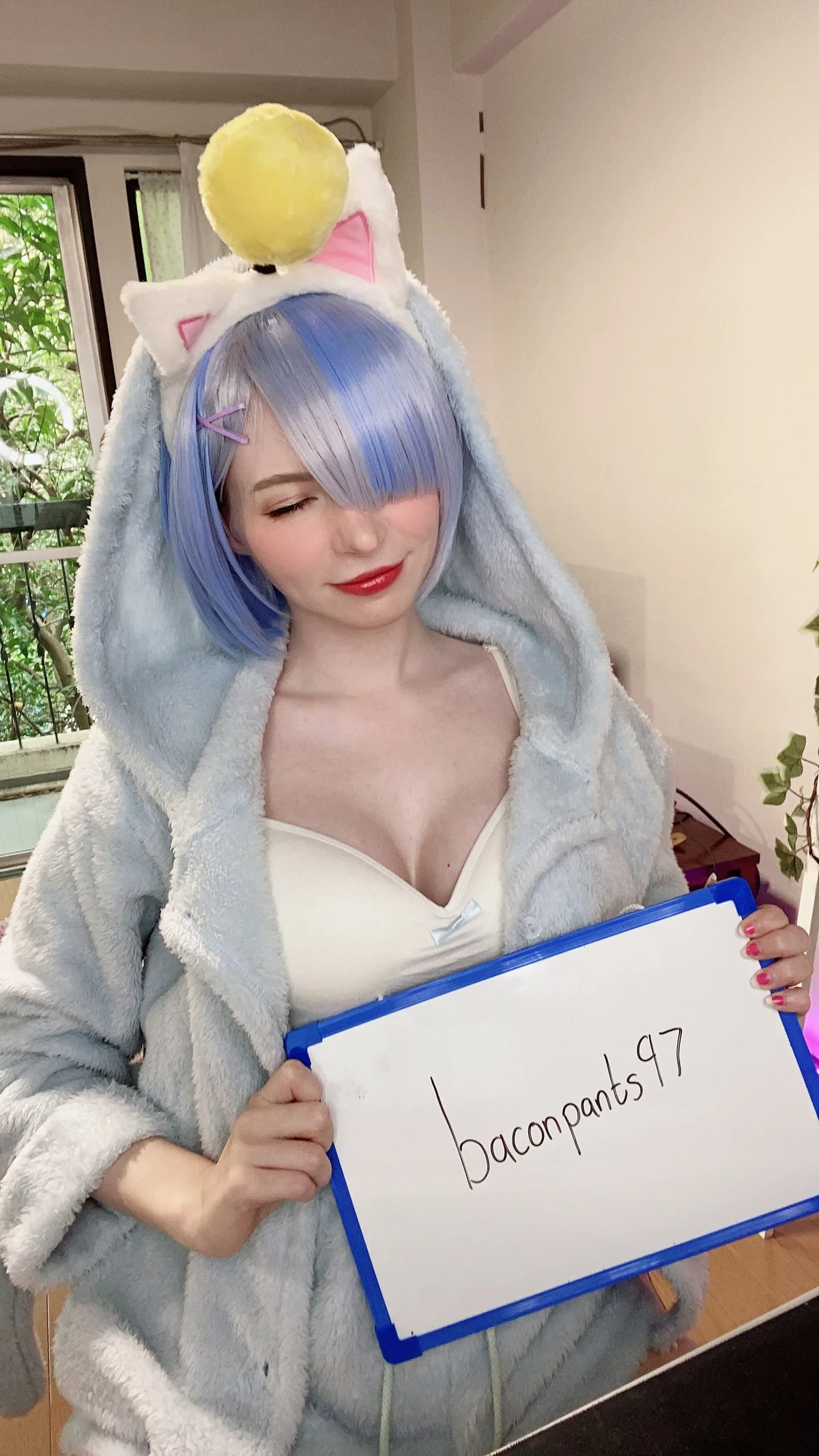Xgyw.Org_爱尔兰萝莉美女Peach Milky-Fansigns(Mirrored)主题灰色绒毛睡衣配白丝袜迷人诱惑写真65P