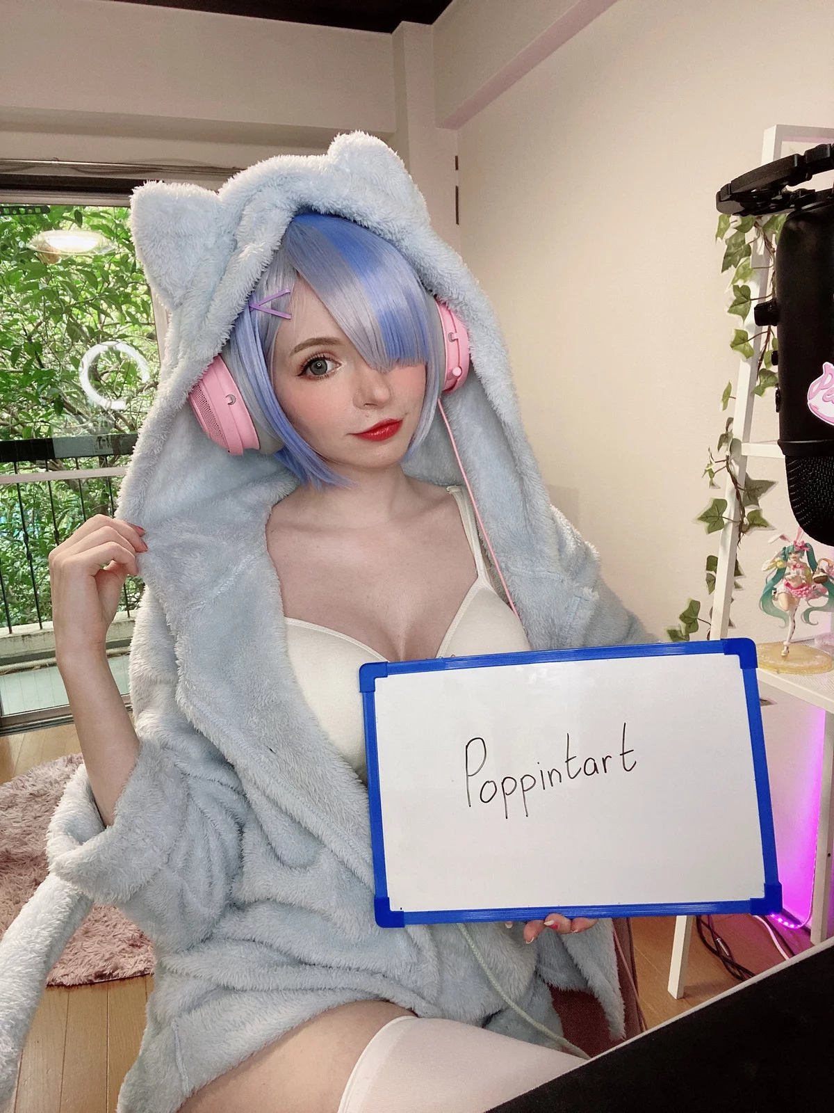Xgyw.Org_爱尔兰萝莉美女Peach Milky-Fansigns(Mirrored)主题灰色绒毛睡衣配白丝袜迷人诱惑写真65P