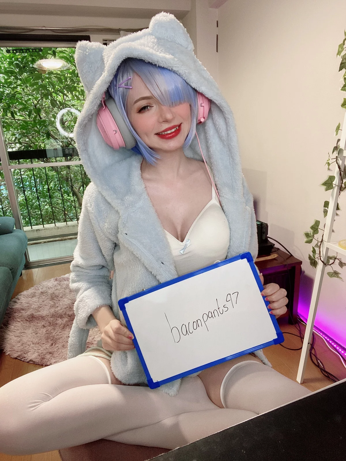 Xgyw.Org_爱尔兰萝莉美女Peach Milky-Fansigns(Mirrored)主题灰色绒毛睡衣配白丝袜迷人诱惑写真65P