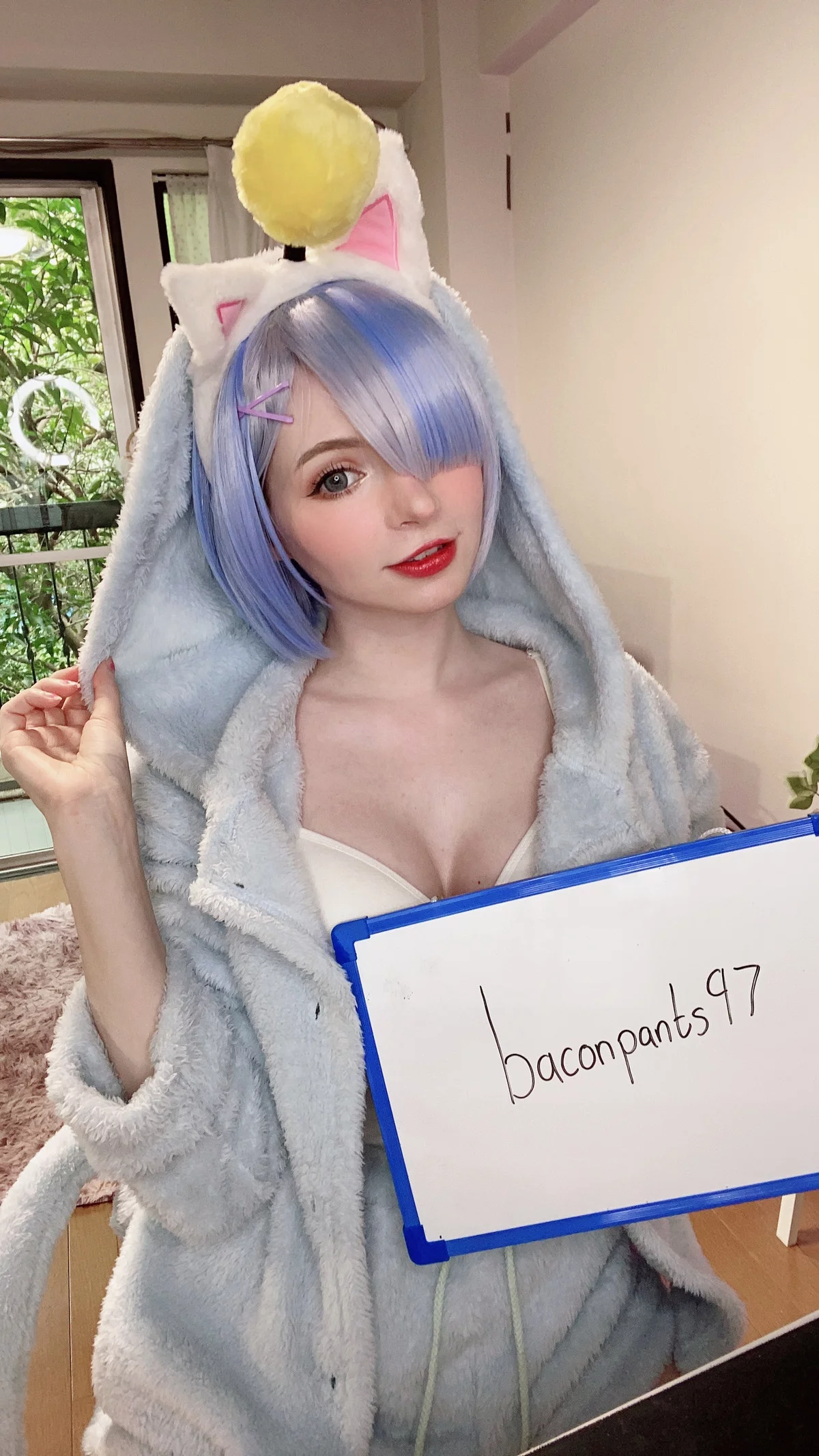 Xgyw.Org_爱尔兰萝莉美女Peach Milky-Fansigns(Mirrored)主题灰色绒毛睡衣配白丝袜迷人诱惑写真65P
