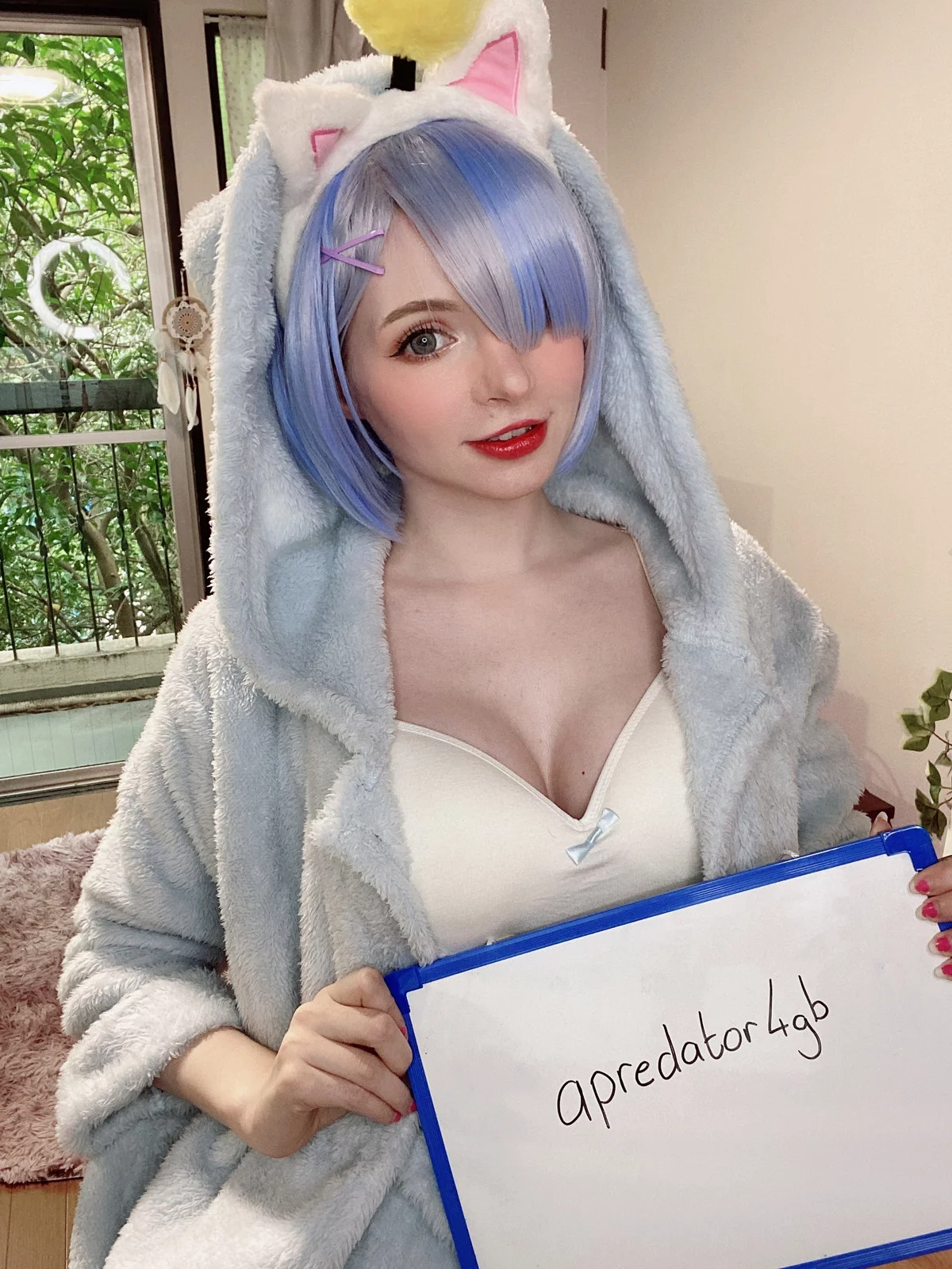 Xgyw.Org_爱尔兰萝莉美女Peach Milky-Fansigns(Mirrored)主题灰色绒毛睡衣配白丝袜迷人诱惑写真65P