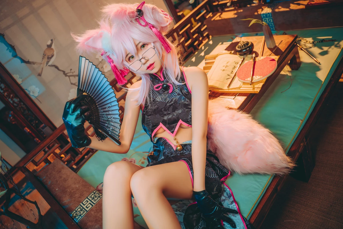 Xgyw.Org_网络美女猫君君MaoJun杀阶秘书狐主题粉色狐狸装扮性感开胸旗袍服饰迷人诱惑写真40P