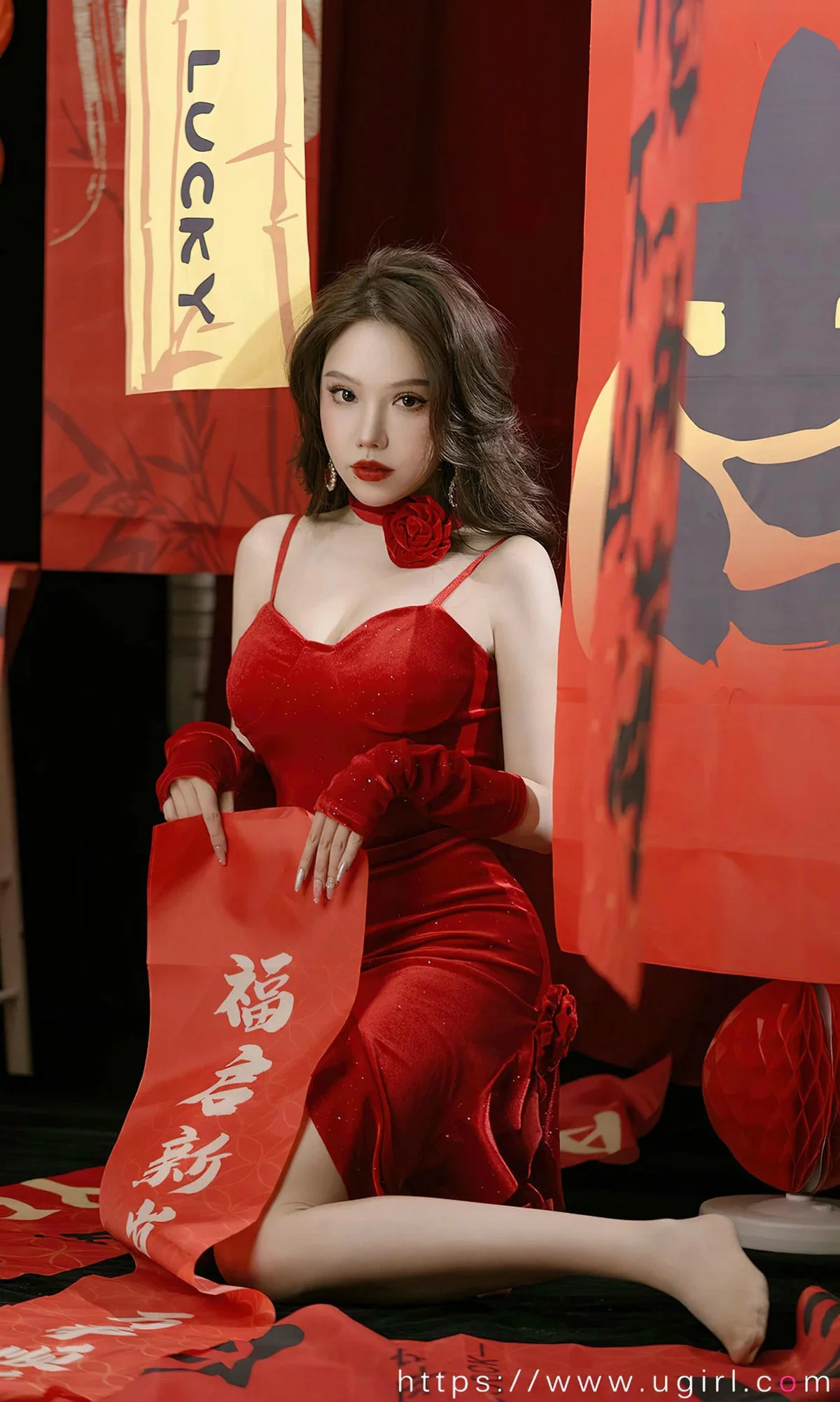 Xgyw.Org_[Ugirls爱尤物]No.2772_模特妮小妖贺岁主题性感红色低胸吊带短裙秀完美身材迷人写真35P