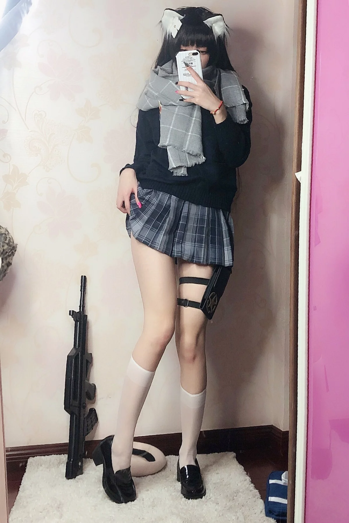 Xgyw.Org_知名动漫博主Kettoe纯白毕业季主题性感针织上衣配百褶短裙露白丝袜秀美腿迷人写真63P