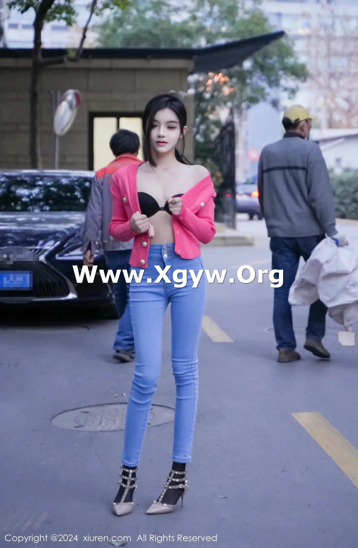 Xgyw.Org_XiuRen第8091期_新人模特龙雪儿脱牛仔裤露性感黑色内衣配开档黑丝极致魅惑写真69P