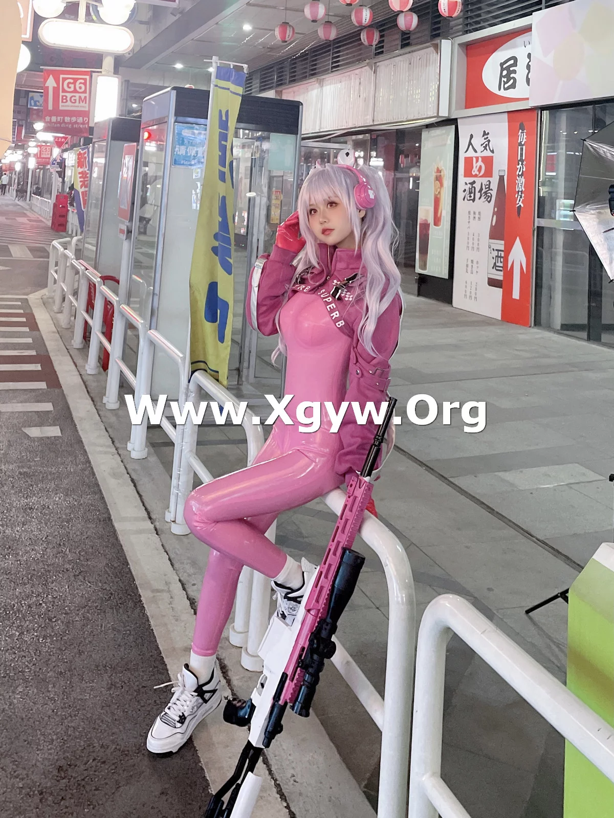 Xgyw.Org_阳光美少女萌芽儿o0爱丽丝主题户外性感粉红连体衣紧身秀凹凸身材撩人诱惑写真108P
