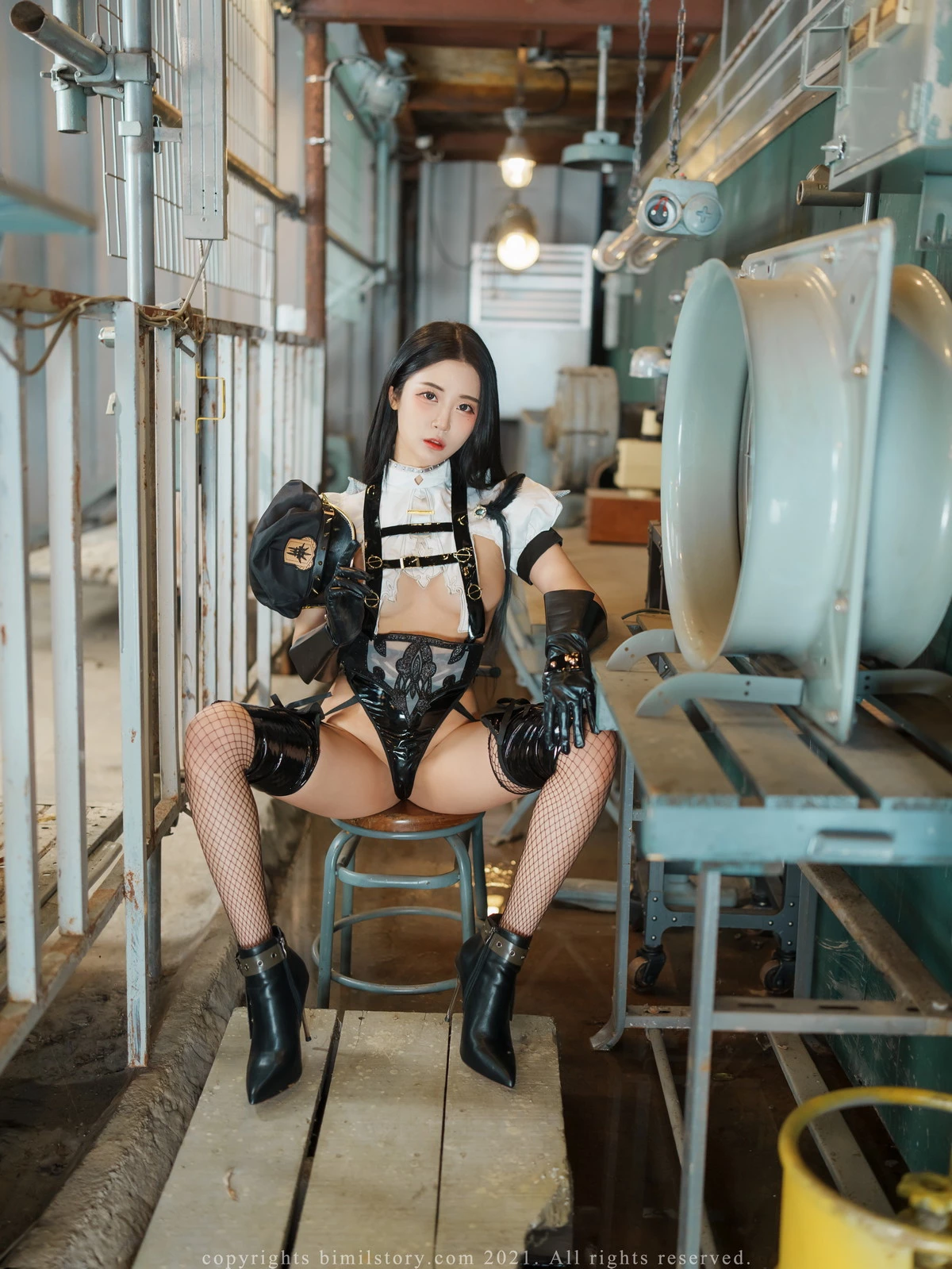 Xgyw.Org_韩国美女模特Bomi-Agent主题户外性感黑白皮质连体衣配黑丝网袜秀翘臀美腿迷人写真101P