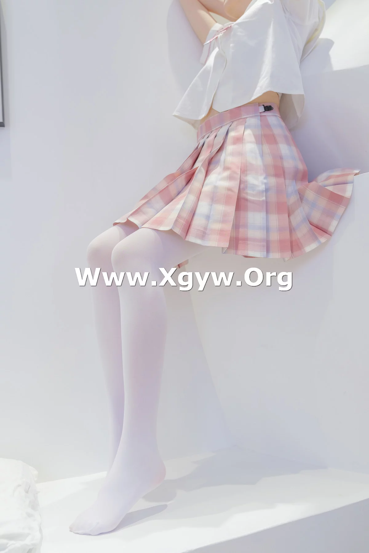 Xgyw.Org_萝莉写真机构森萝财团微风02主题白色上衣配粉色格子短裙露超薄白丝秀美腿诱惑写真109P